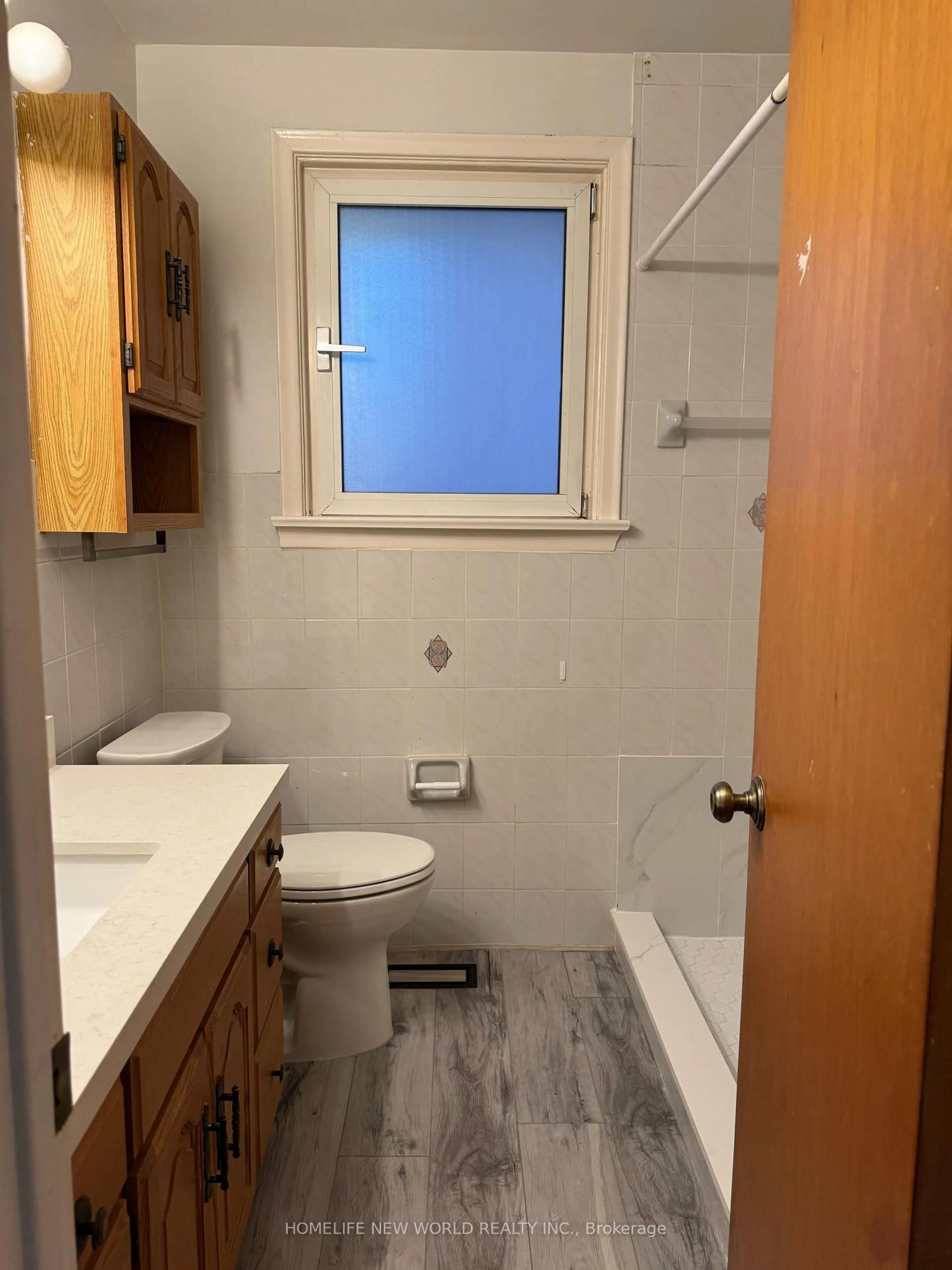 Standard bathroom, unknown for 275 Pleasant Ave, Toronto Ontario M2M 1M7