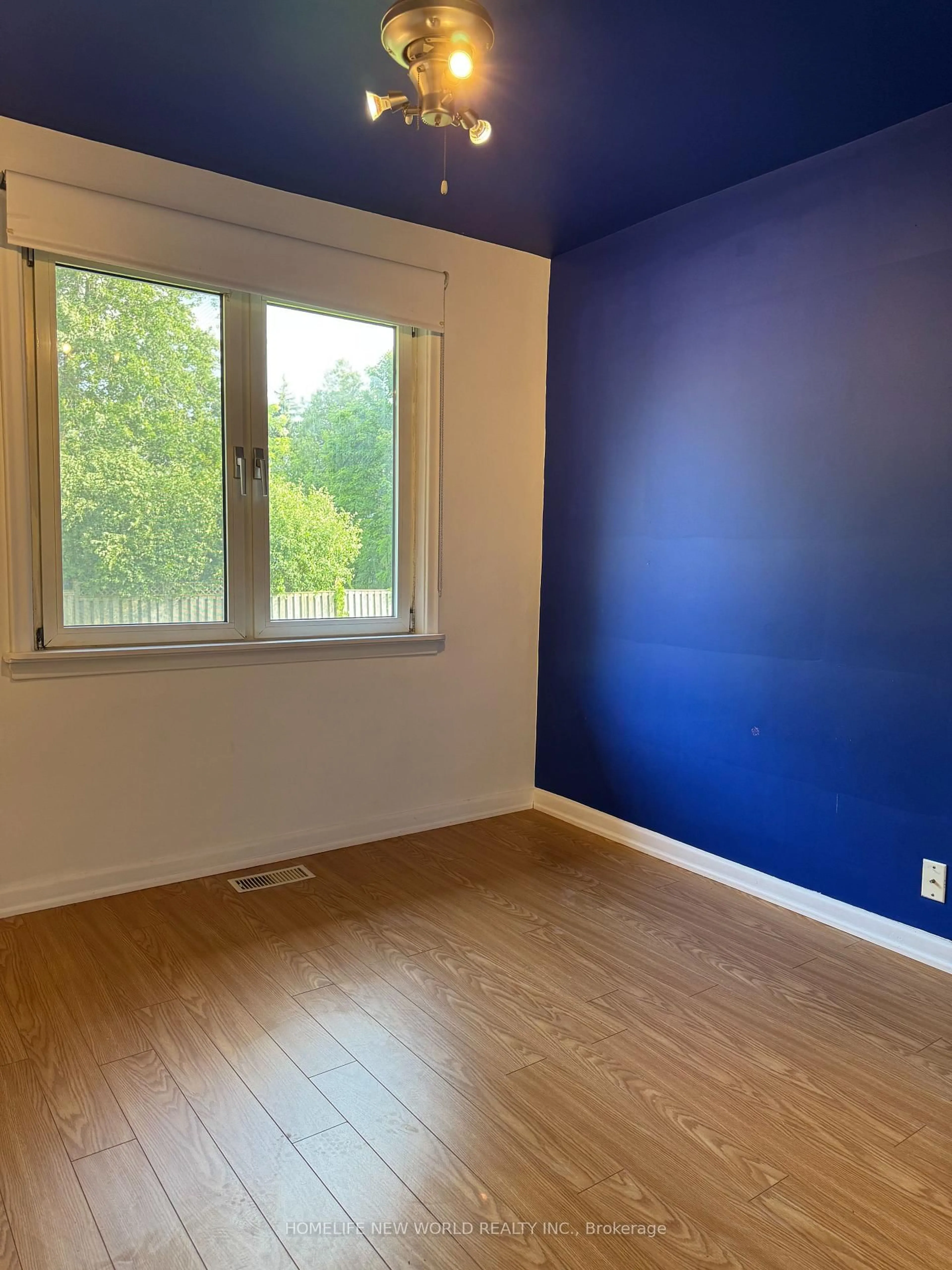 A pic of a room for 275 Pleasant Ave, Toronto Ontario M2M 1M7