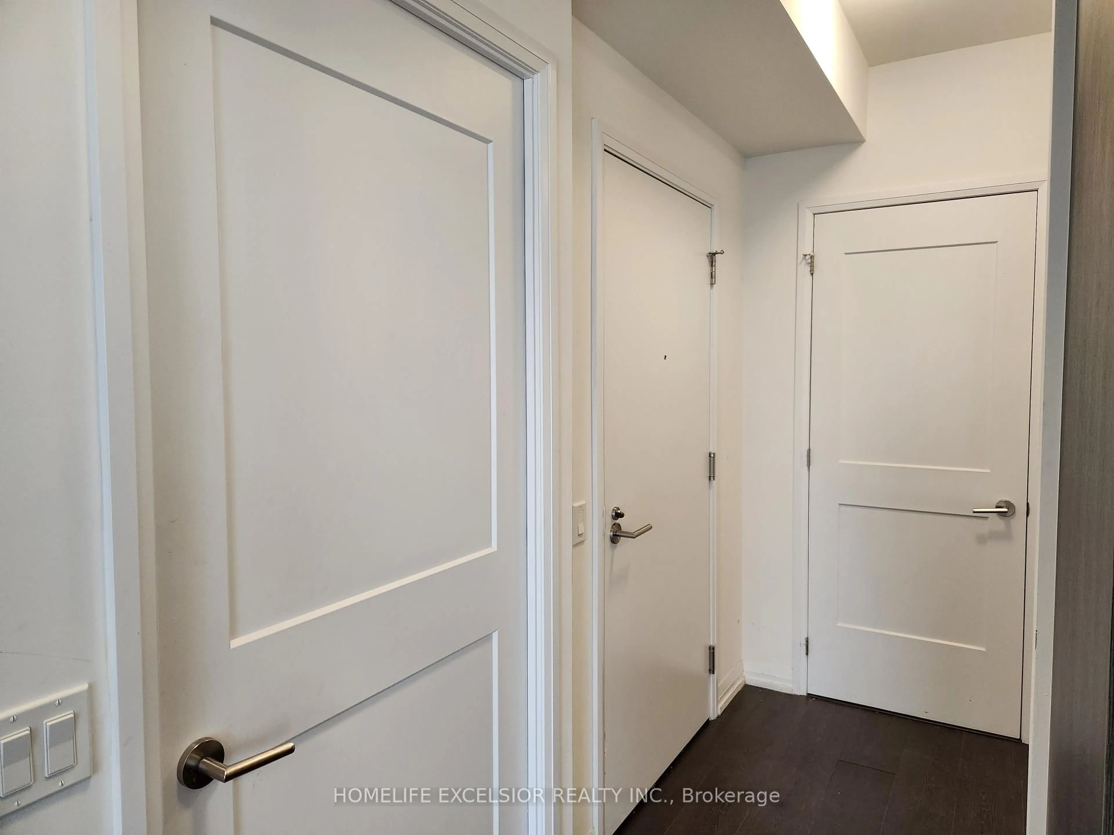 Indoor entryway for 50 Dunfield Ave #2716, Toronto Ontario M4S 0E4