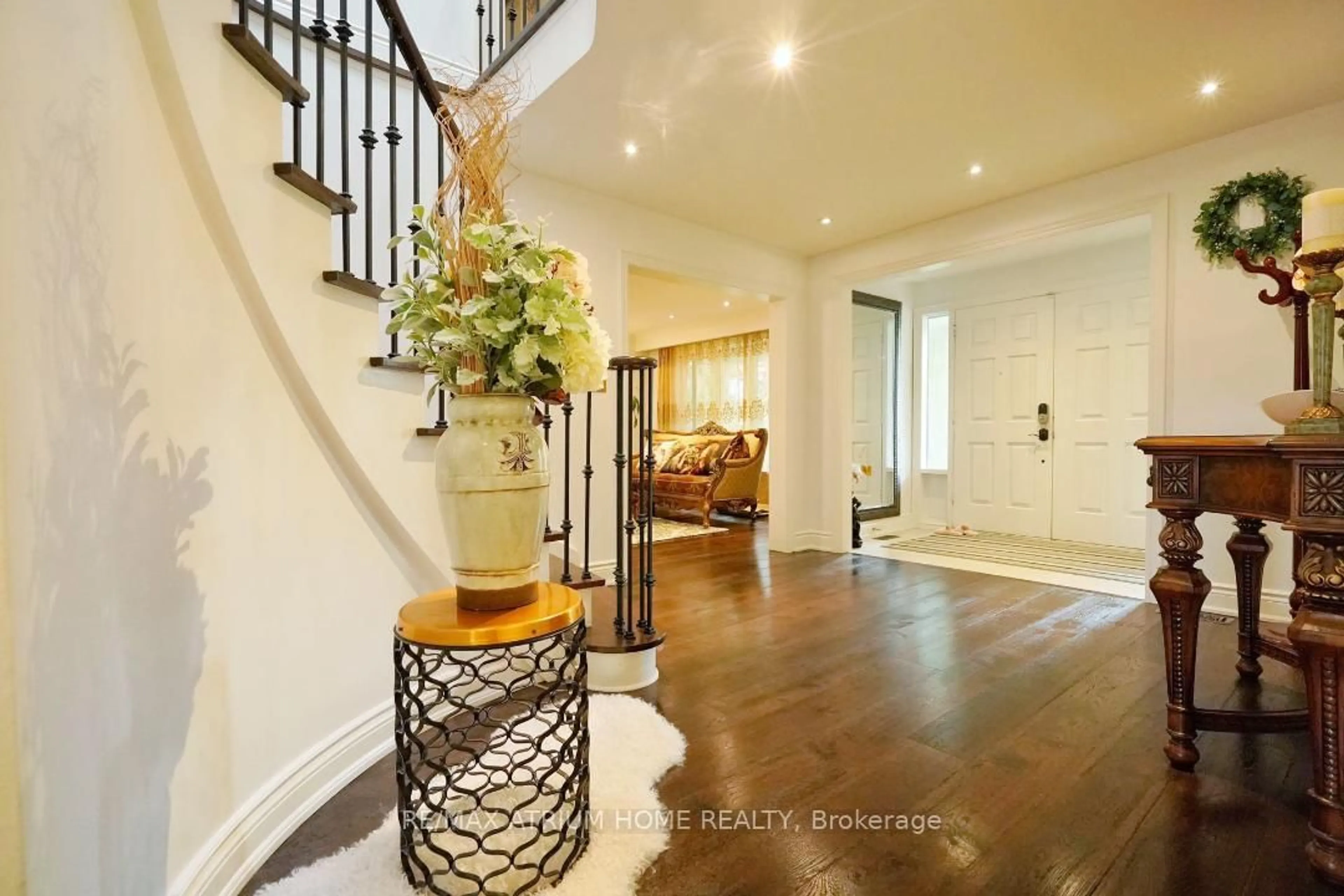 Indoor entryway for 8 Medalist Rd, Toronto Ontario M2P 1Y3