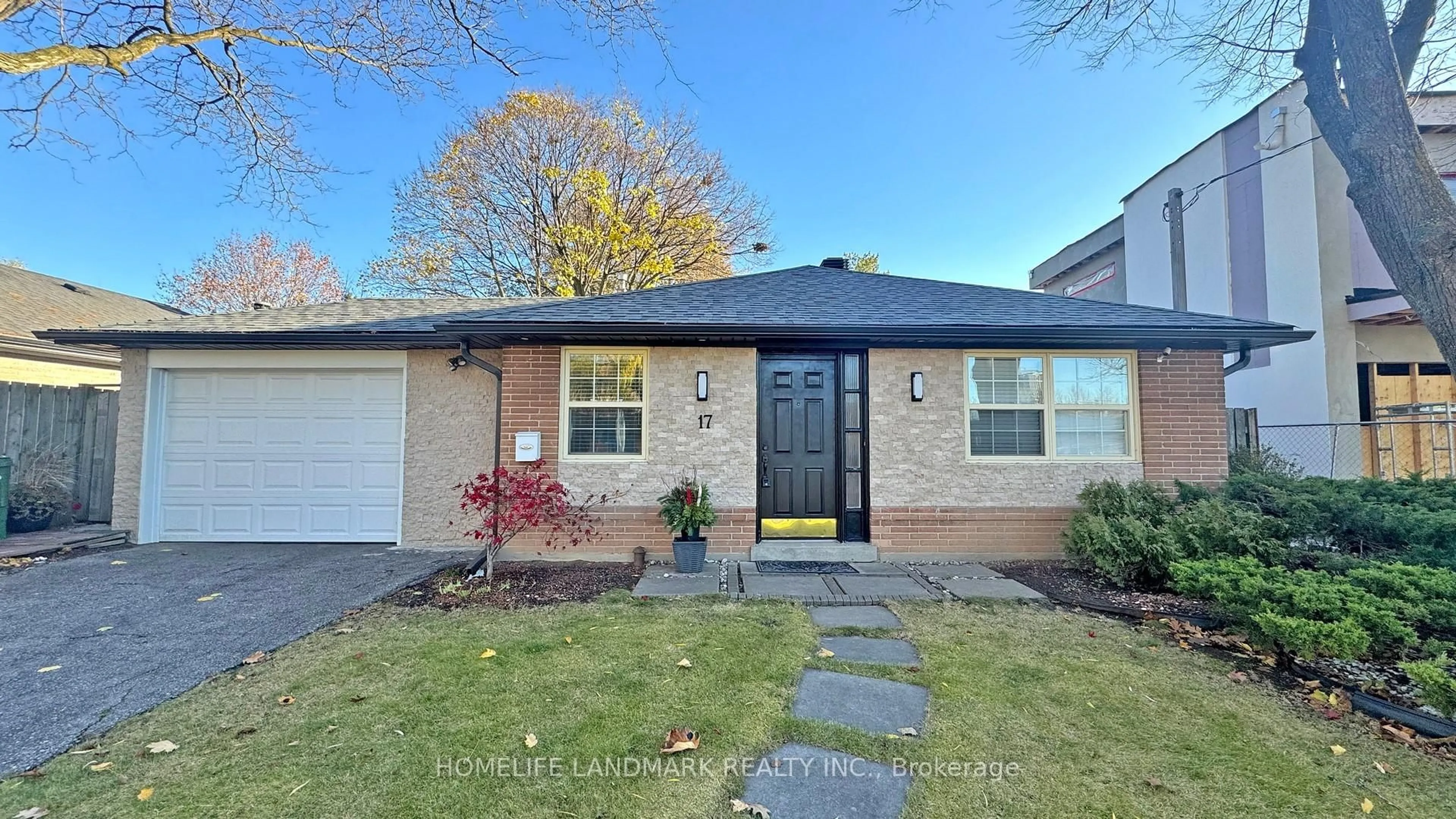 Home with vinyl exterior material, street for 17 evermede Dr, Toronto Ontario M3A 2S2