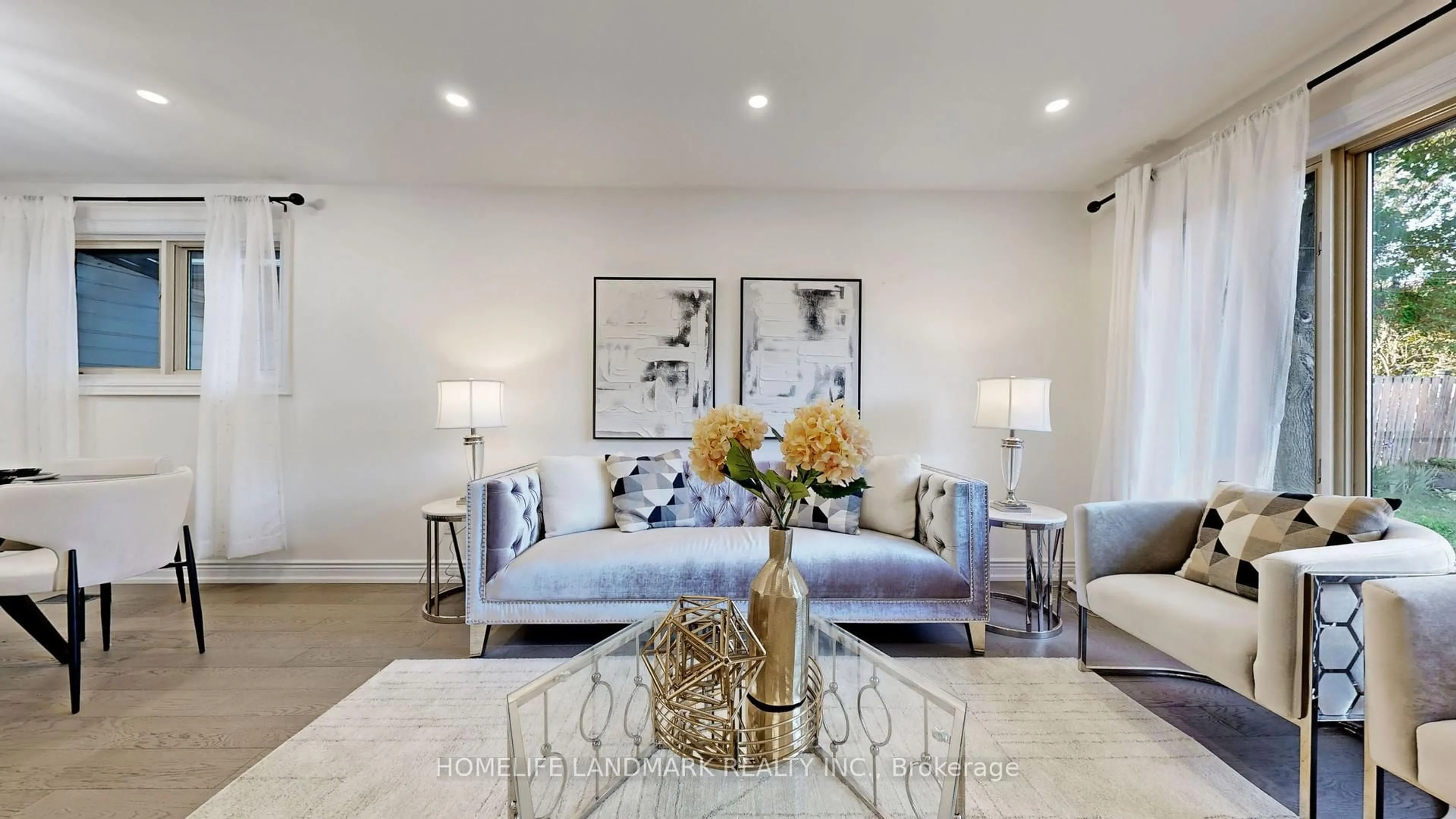 Living room with furniture, unknown for 17 evermede Dr, Toronto Ontario M3A 2S2