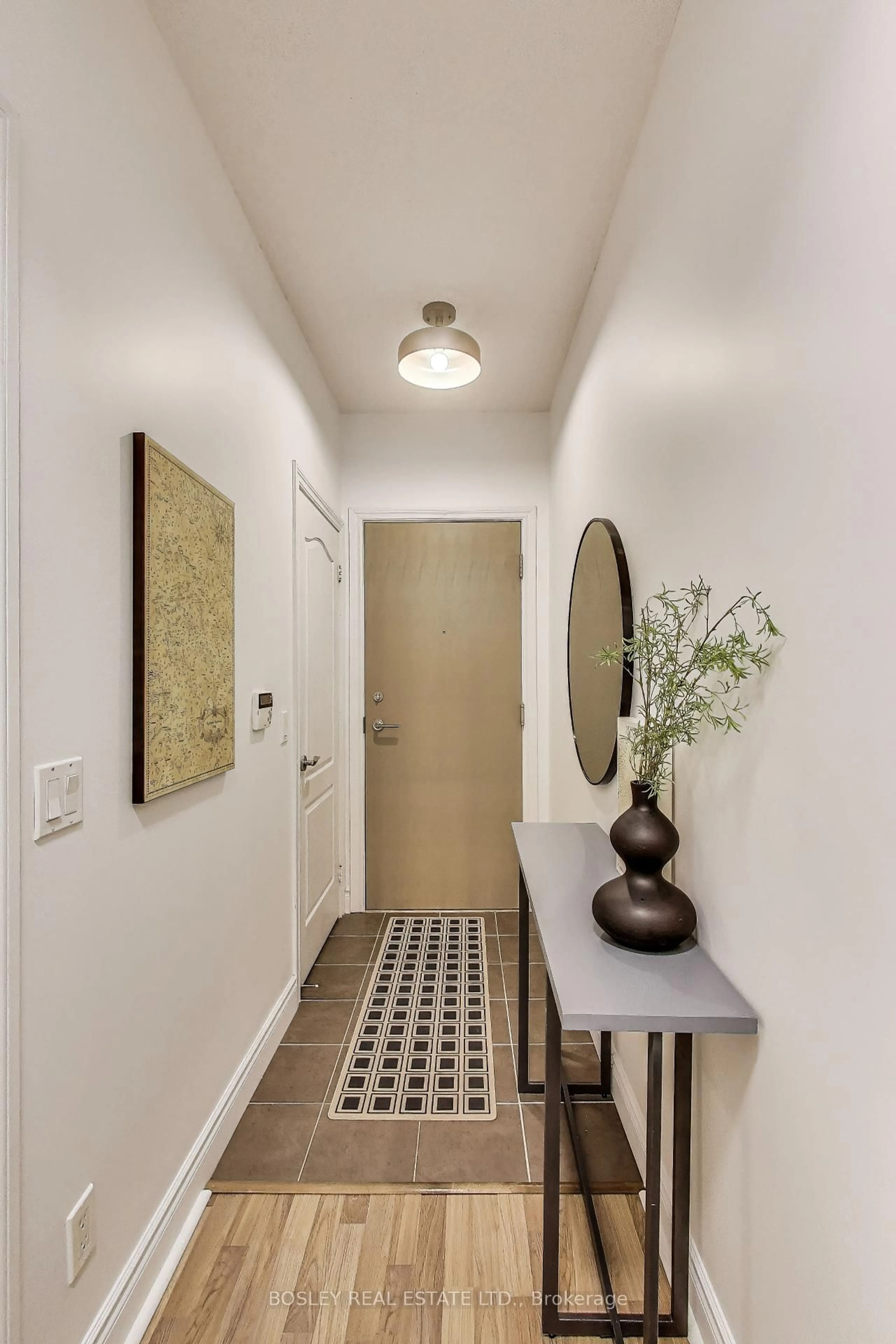 Indoor entryway for 319 Merton St #412, Toronto Ontario M4S 1A5