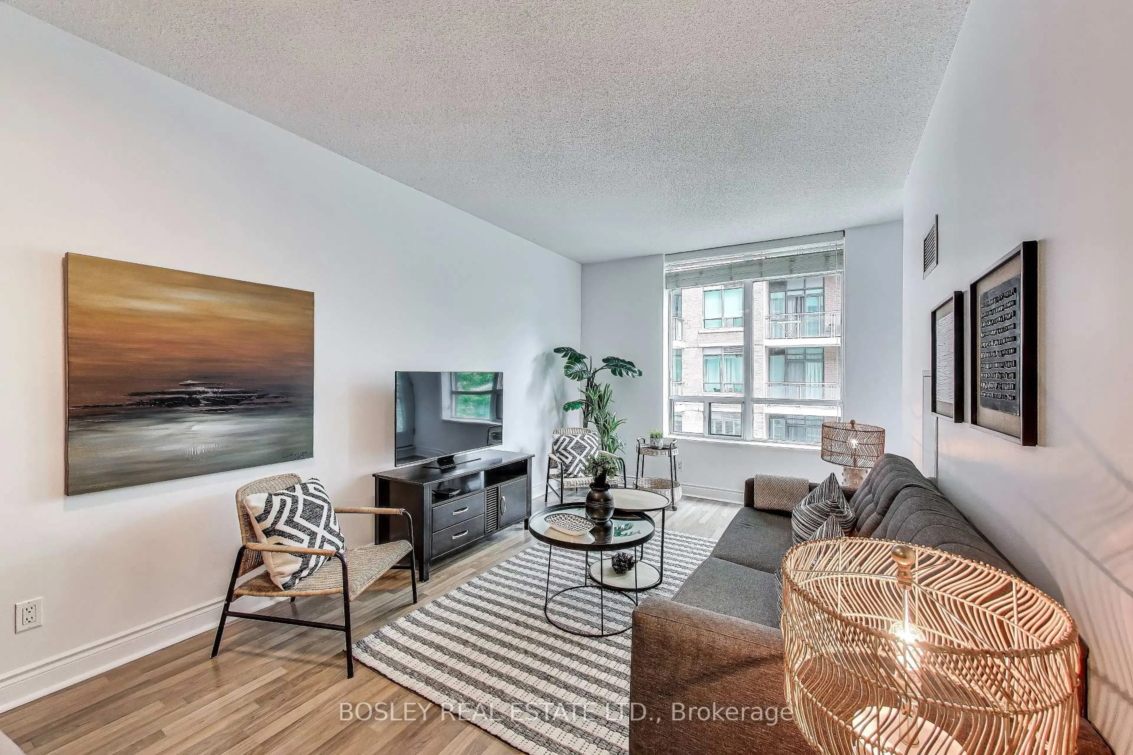 Living room with furniture, unknown for 319 Merton St #412, Toronto Ontario M4S 1A5