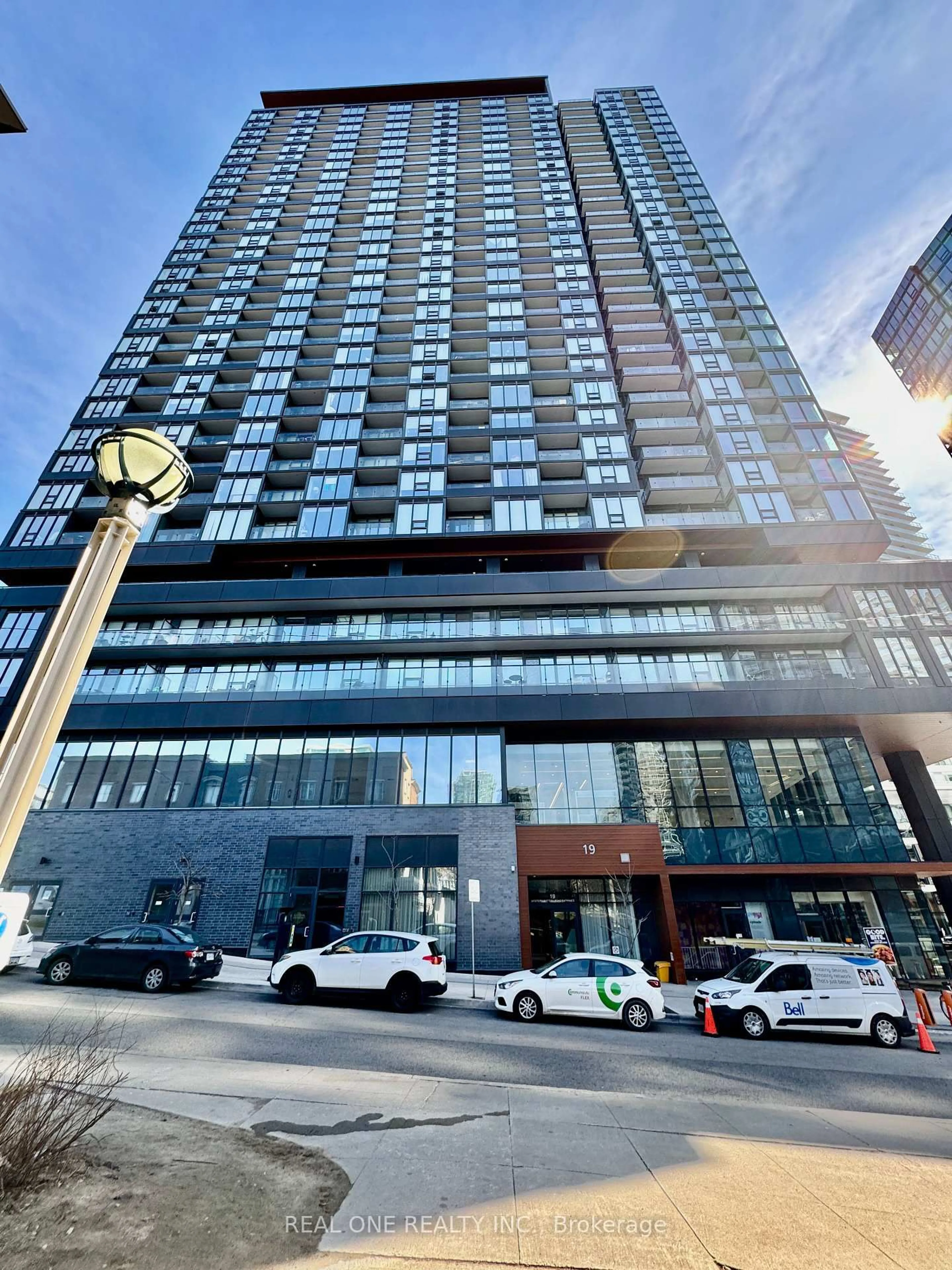 Indoor foyer for 19 Western Battery Rd #Ph03, Toronto Ontario M6K 0E3