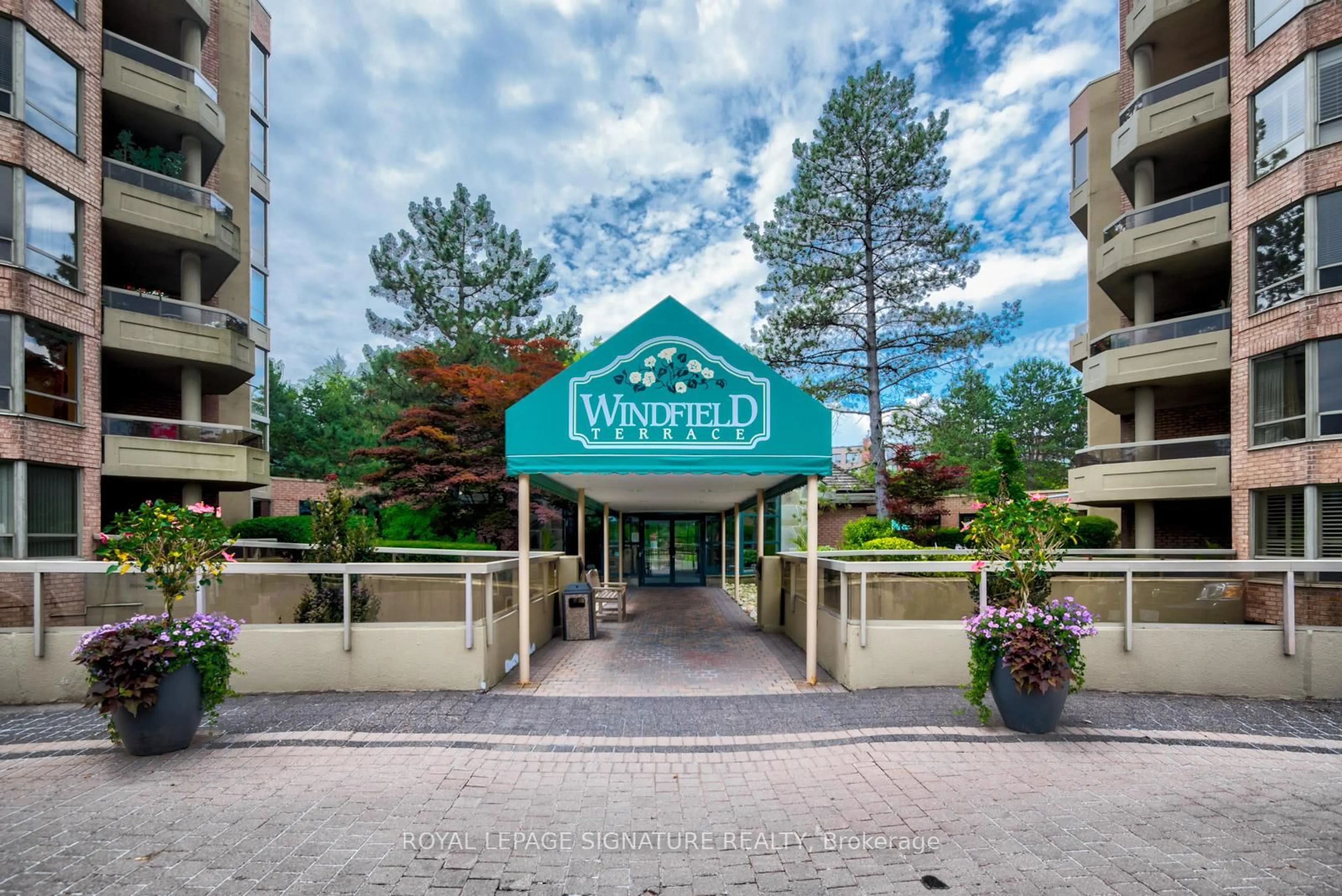 Patio, mountain view for 1200 Don Mills Rd #220, Toronto Ontario M3B 3N8