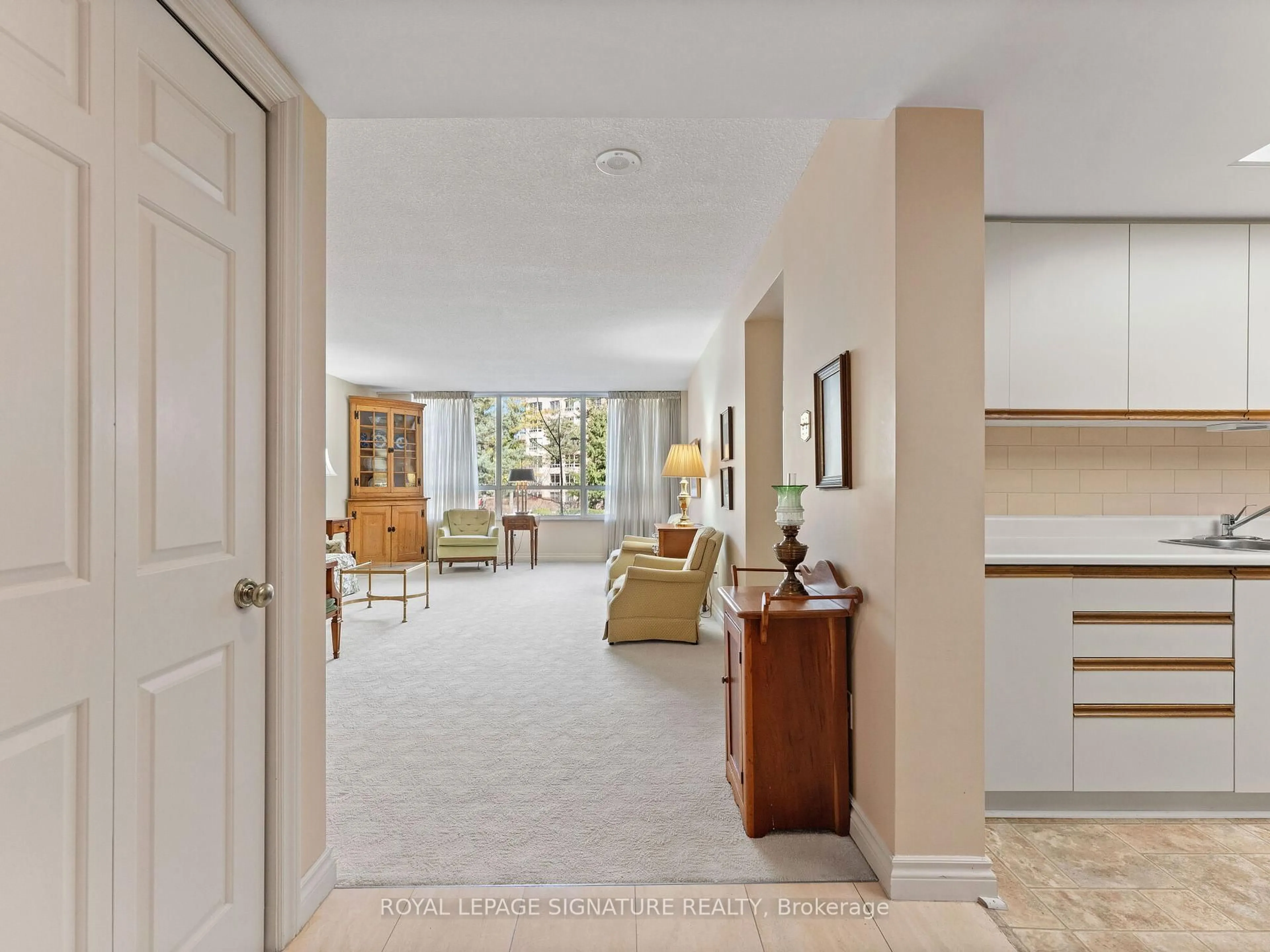 Indoor foyer for 1200 Don Mills Rd #220, Toronto Ontario M3B 3N8