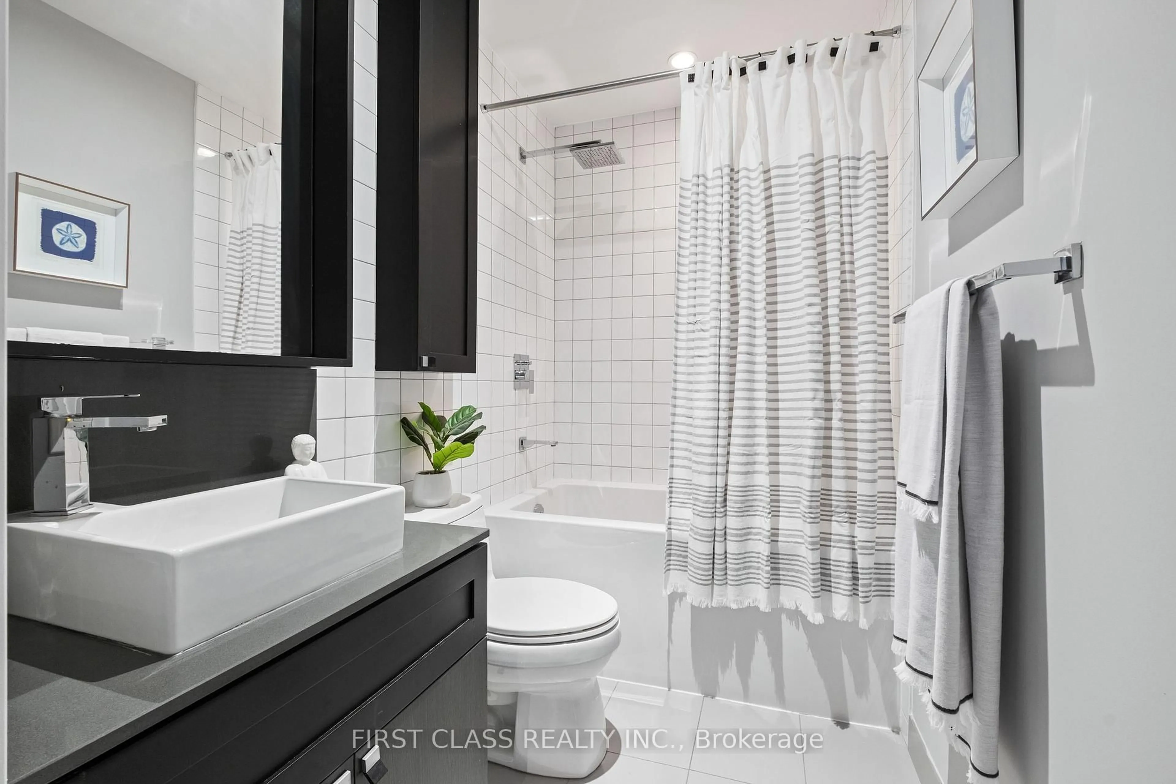 Contemporary bathroom, ceramic/tile floor for 783 Bathurst St #413, Toronto Ontario M5S 0A8