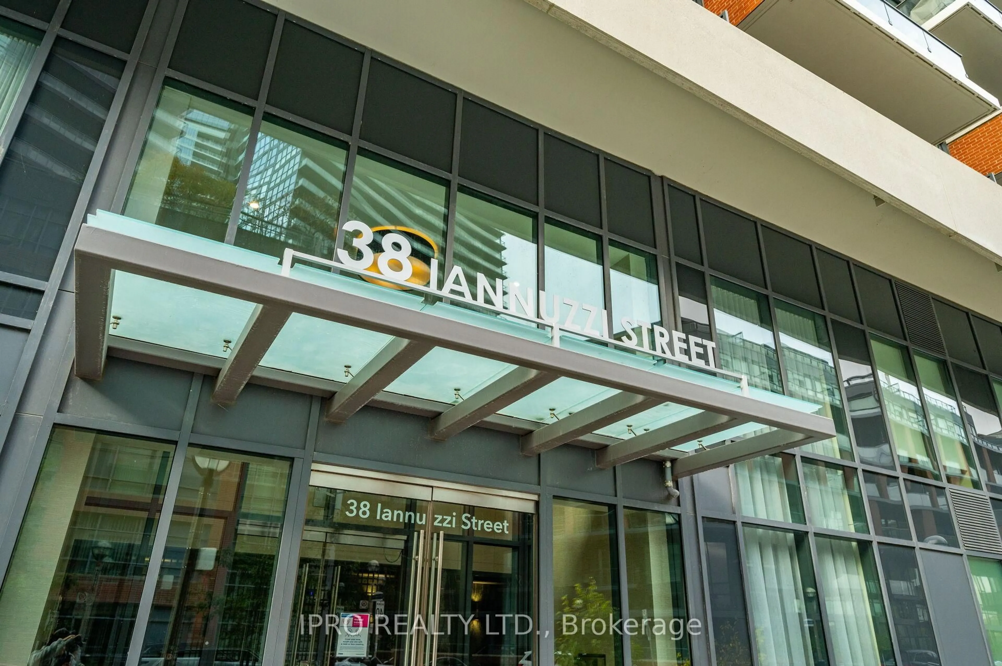Indoor foyer for 38 Iannuzzi St #1206, Toronto Ontario M5V 0S2