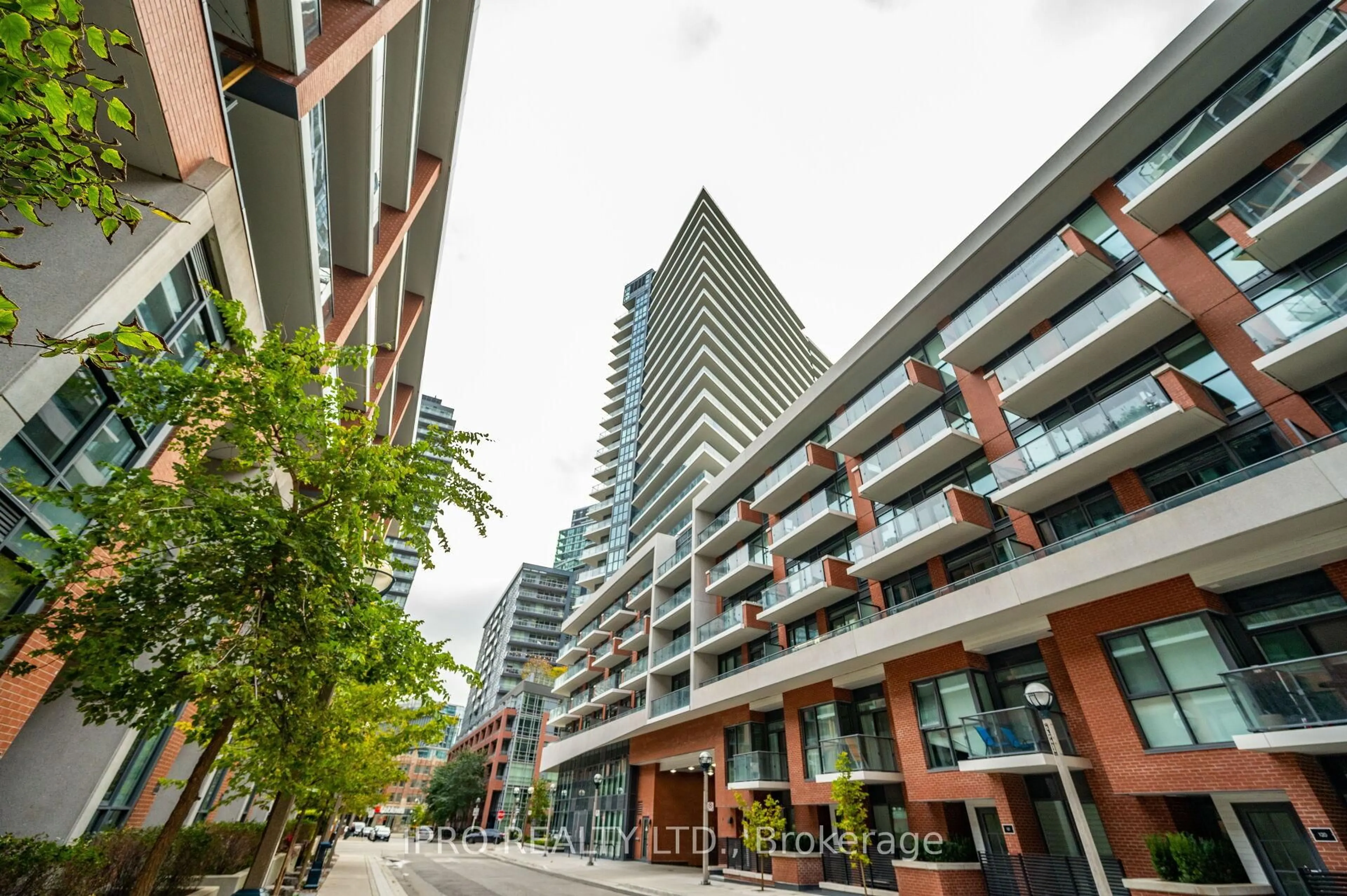 Patio, street for 38 Iannuzzi St #1206, Toronto Ontario M5V 0S2