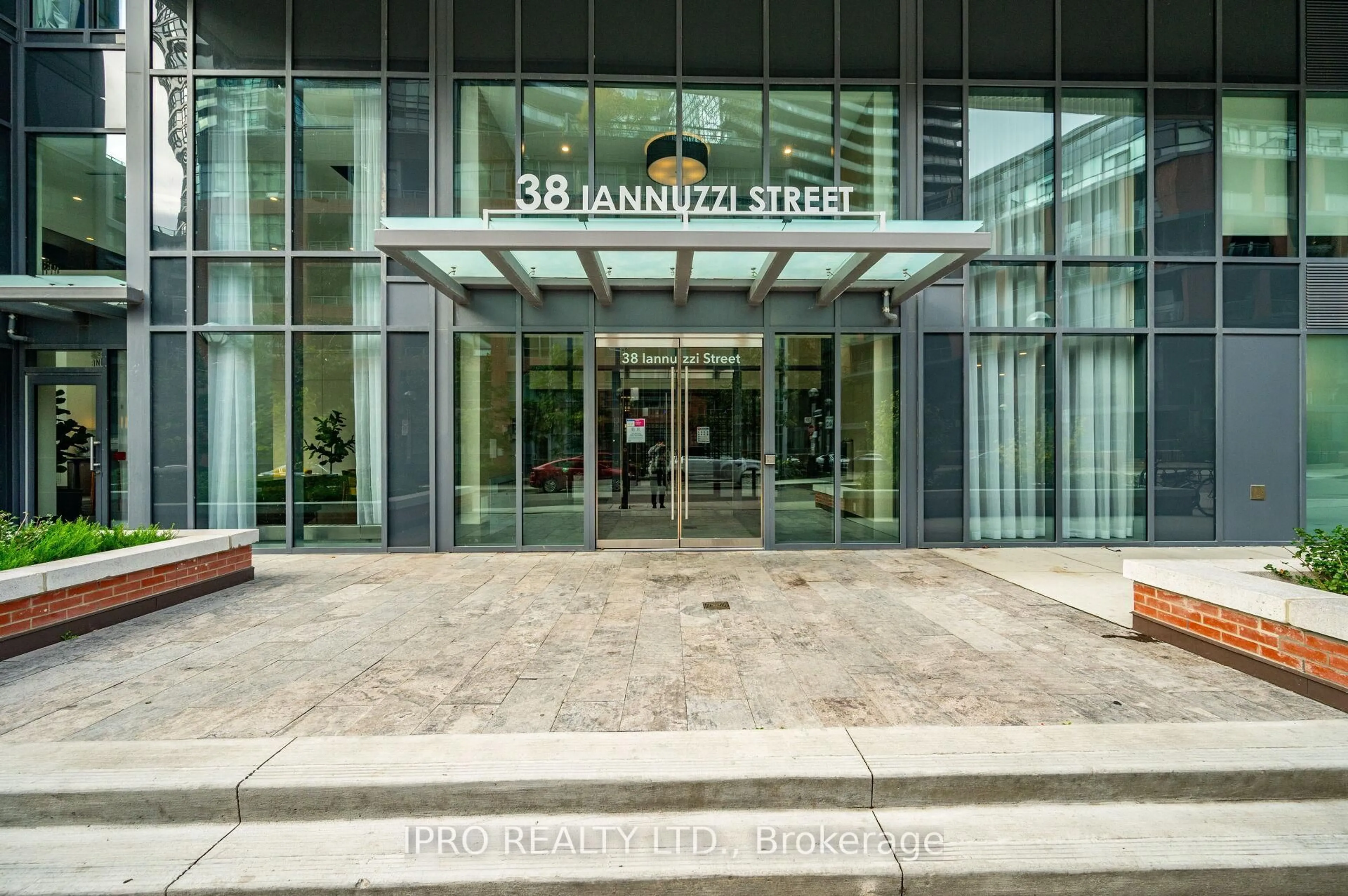 Indoor foyer for 38 Iannuzzi St #1206, Toronto Ontario M5V 0S2