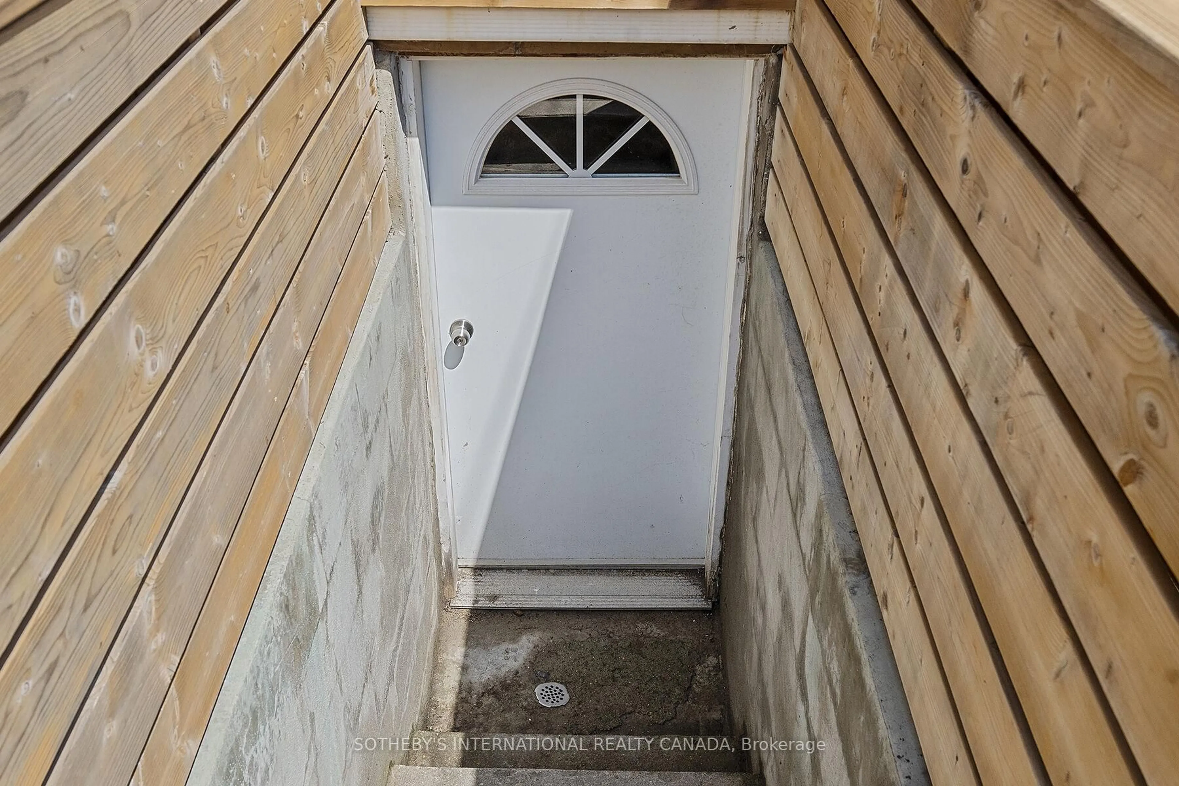 Unknown for 44 Fisher St, Toronto Ontario M6K 1V8