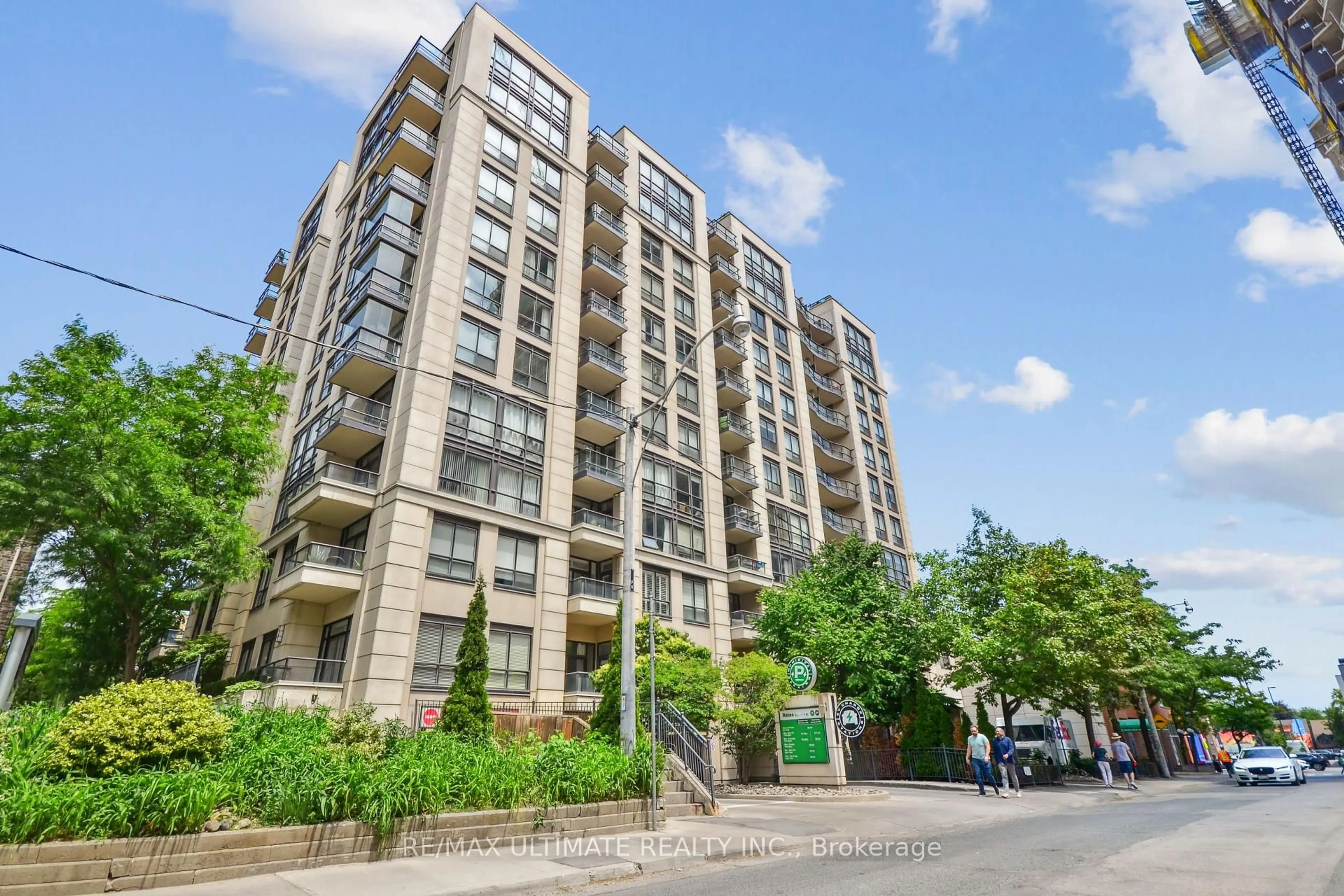 A pic from outside/outdoor area/front of a property/back of a property/a pic from drone, unknown for 10 Delisle Ave #611, Toronto Ontario M4V 3C6