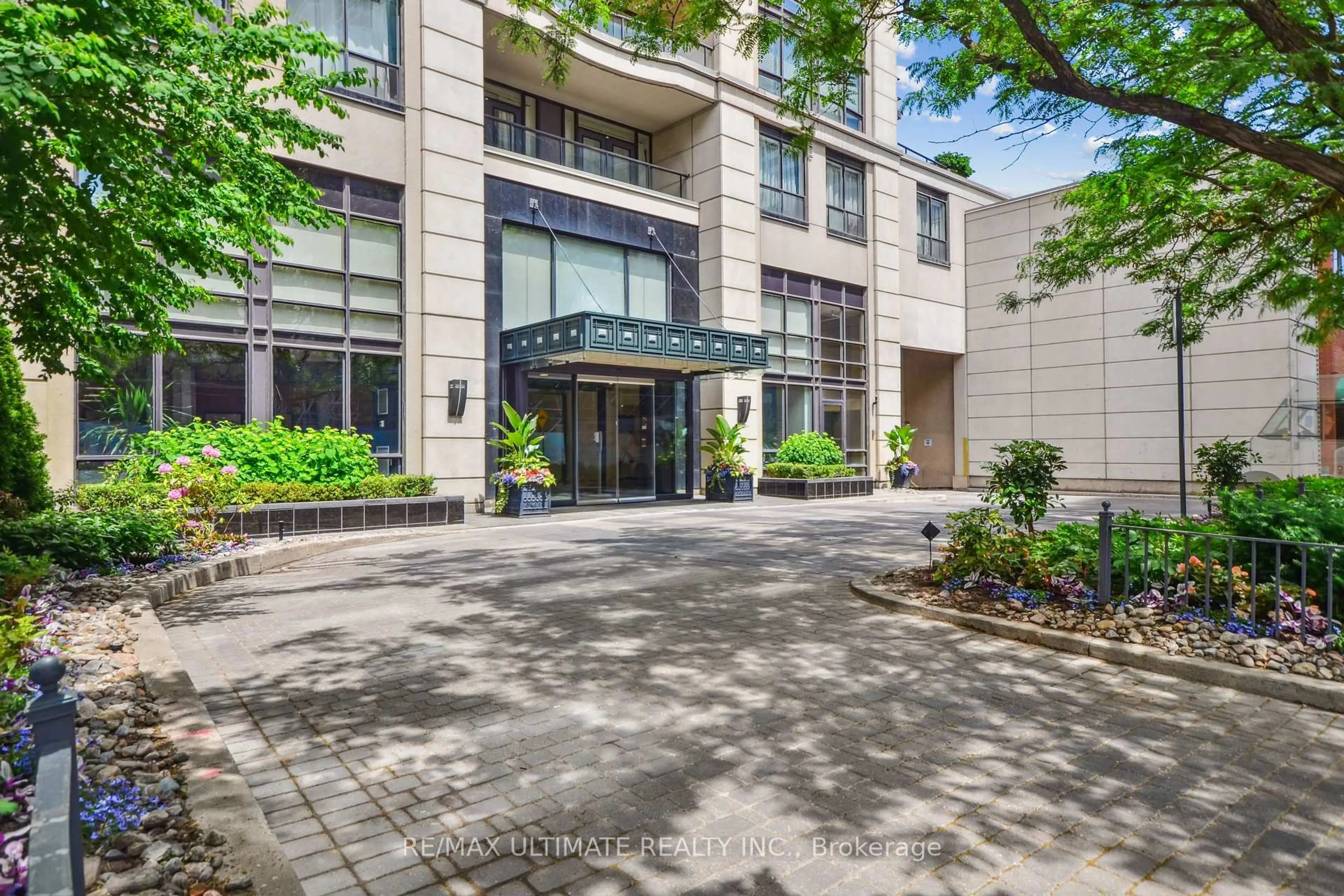 Indoor foyer for 10 Delisle Ave #611, Toronto Ontario M4V 3C6