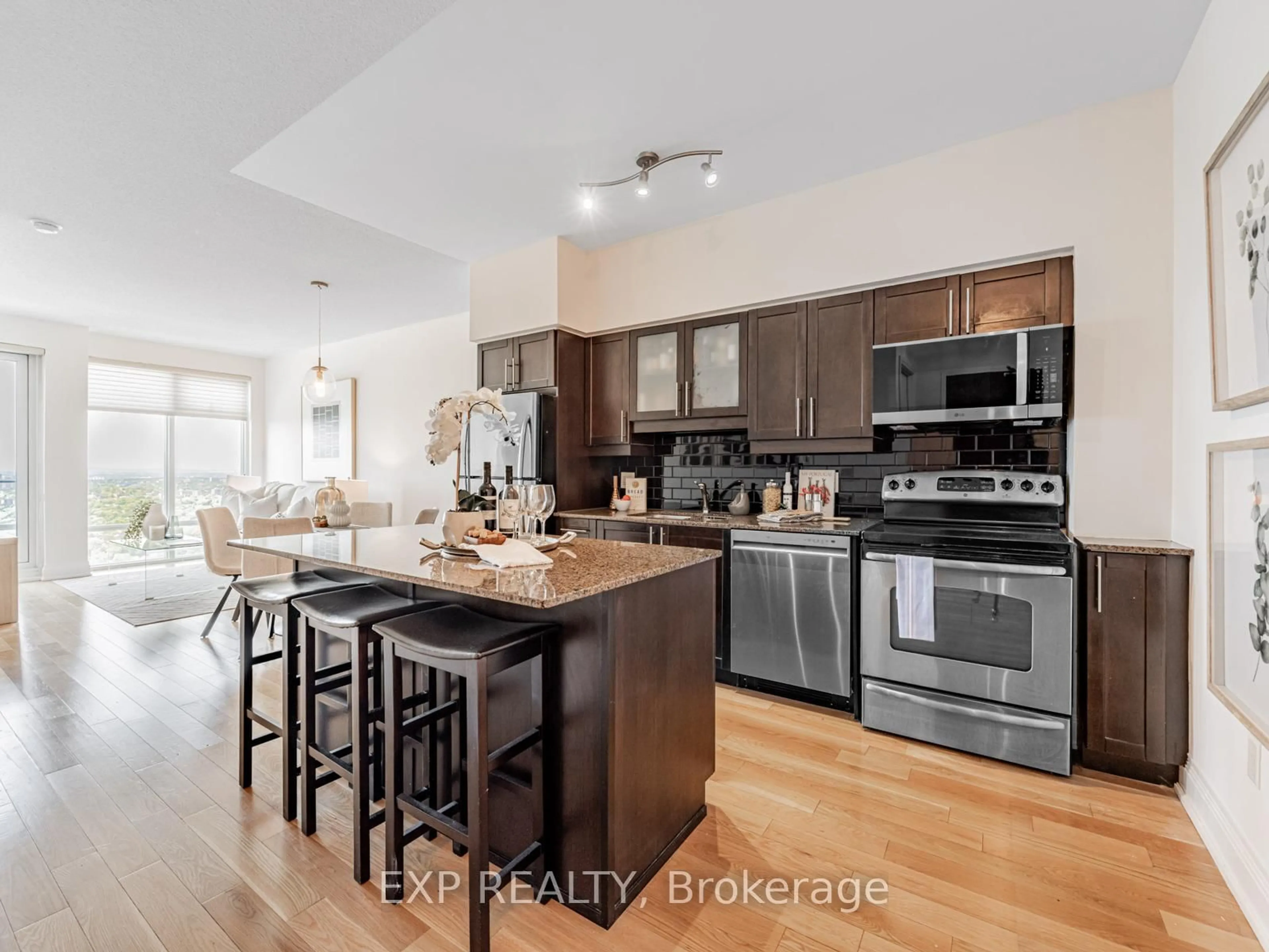 Open concept kitchen, wood/laminate floor for 2191 Yonge St #4506, Toronto Ontario M4S 3H8
