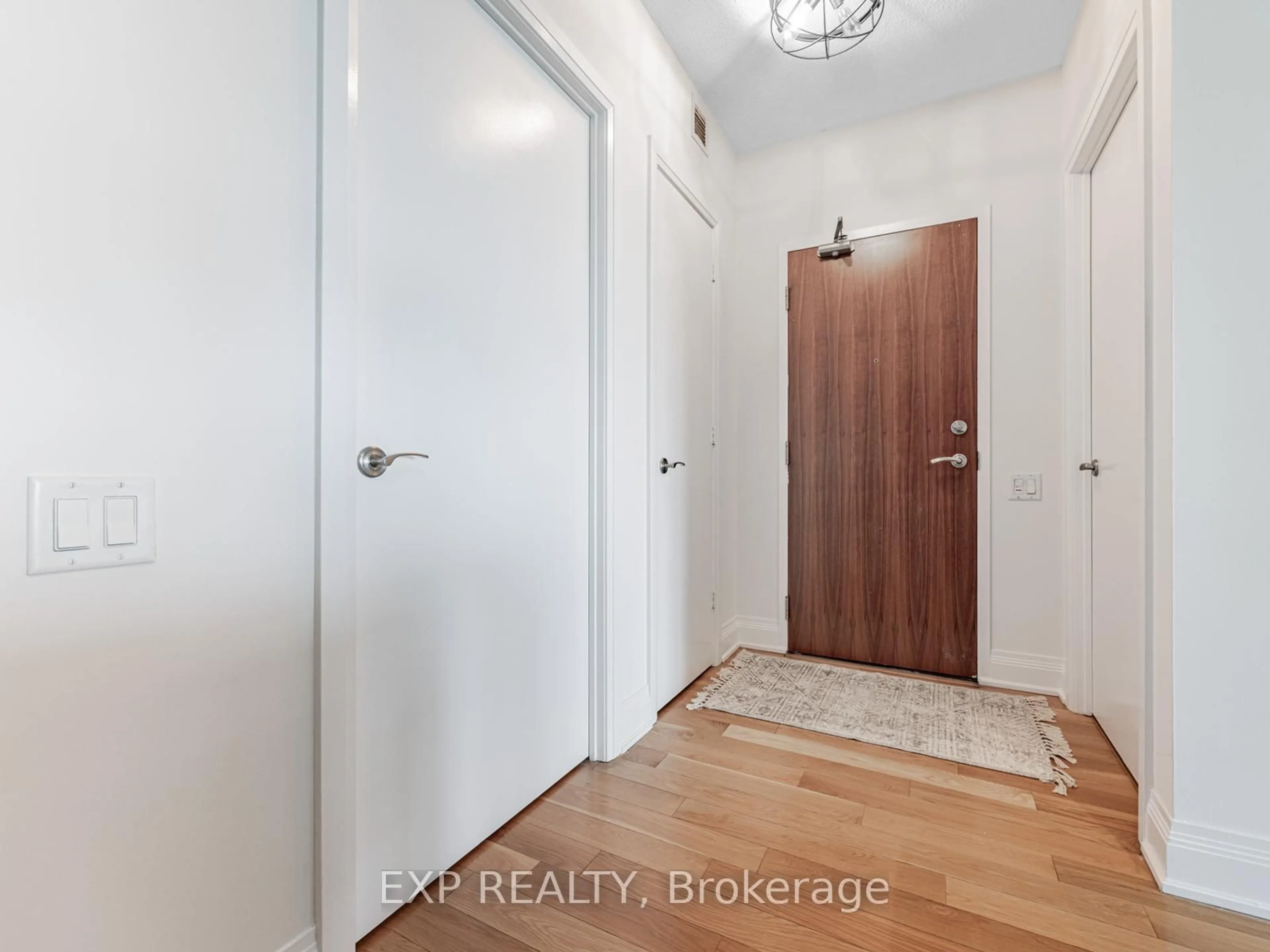 Indoor entryway for 2191 Yonge St #4506, Toronto Ontario M4S 3H8