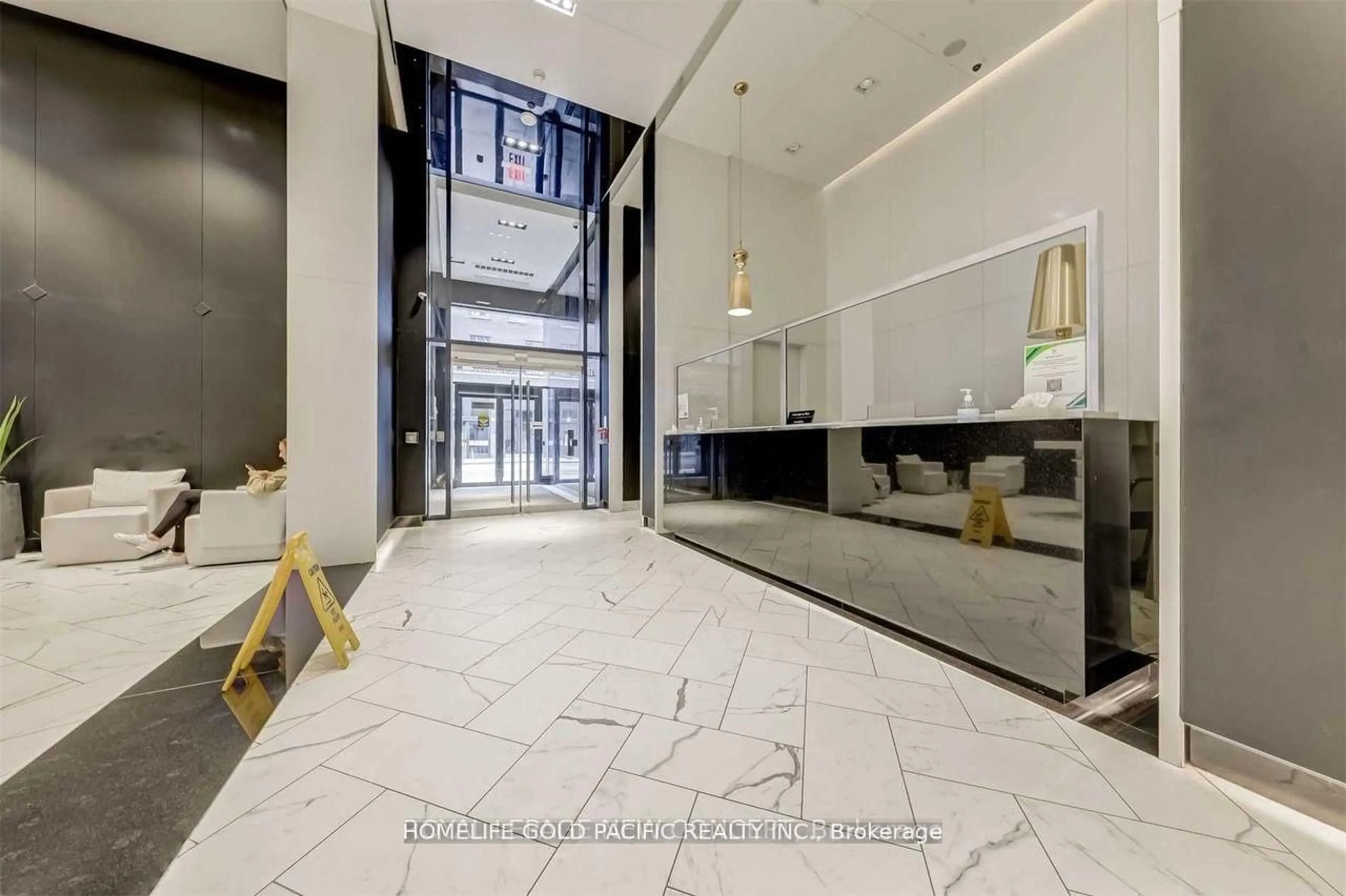 Indoor foyer for 87 Peter St #811, Toronto Ontario M5V 0P1