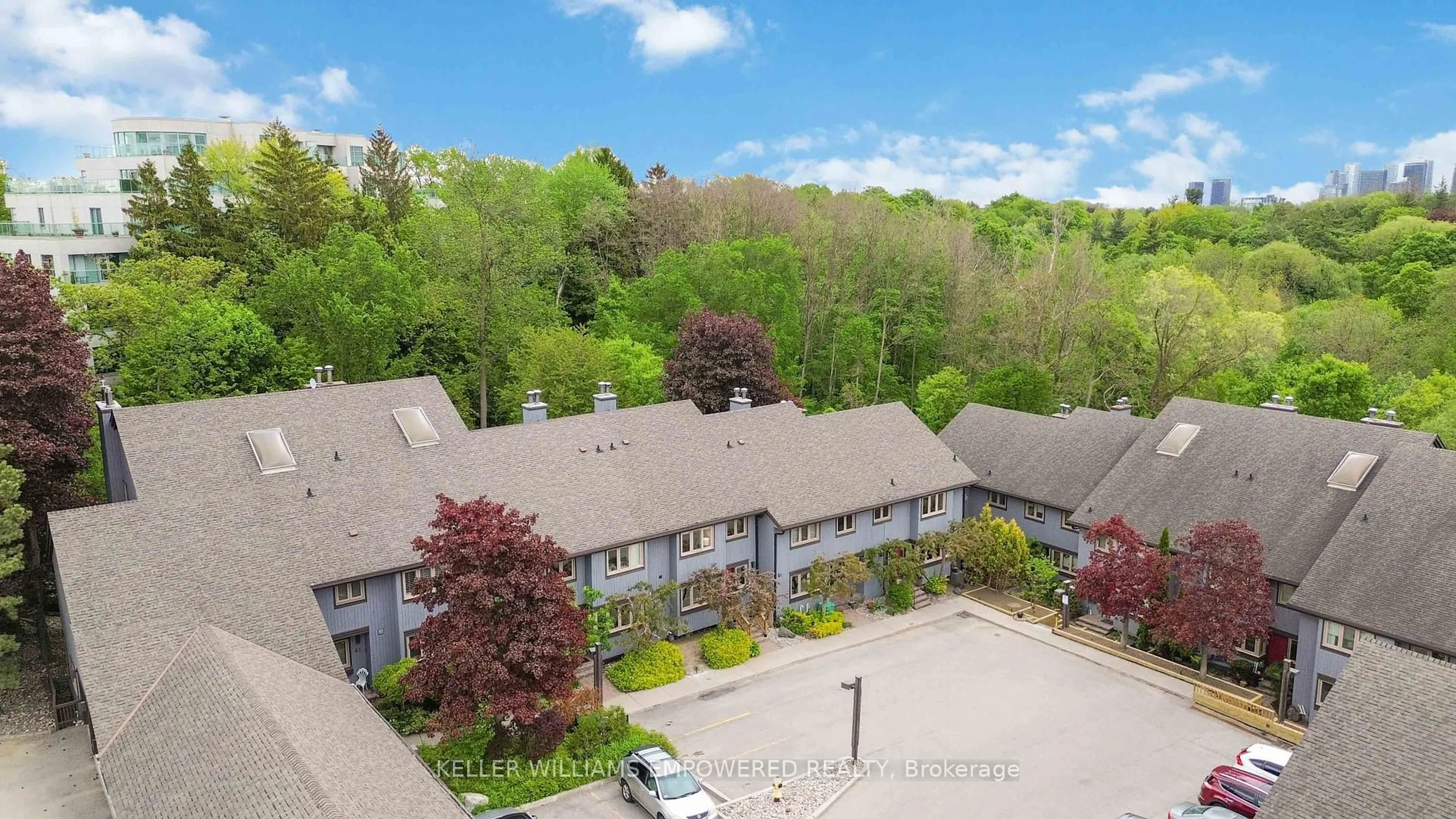 A pic from outside/outdoor area/front of a property/back of a property/a pic from drone, mountain view for 37 Rainbow Creekway, Toronto Ontario M2K 2T9
