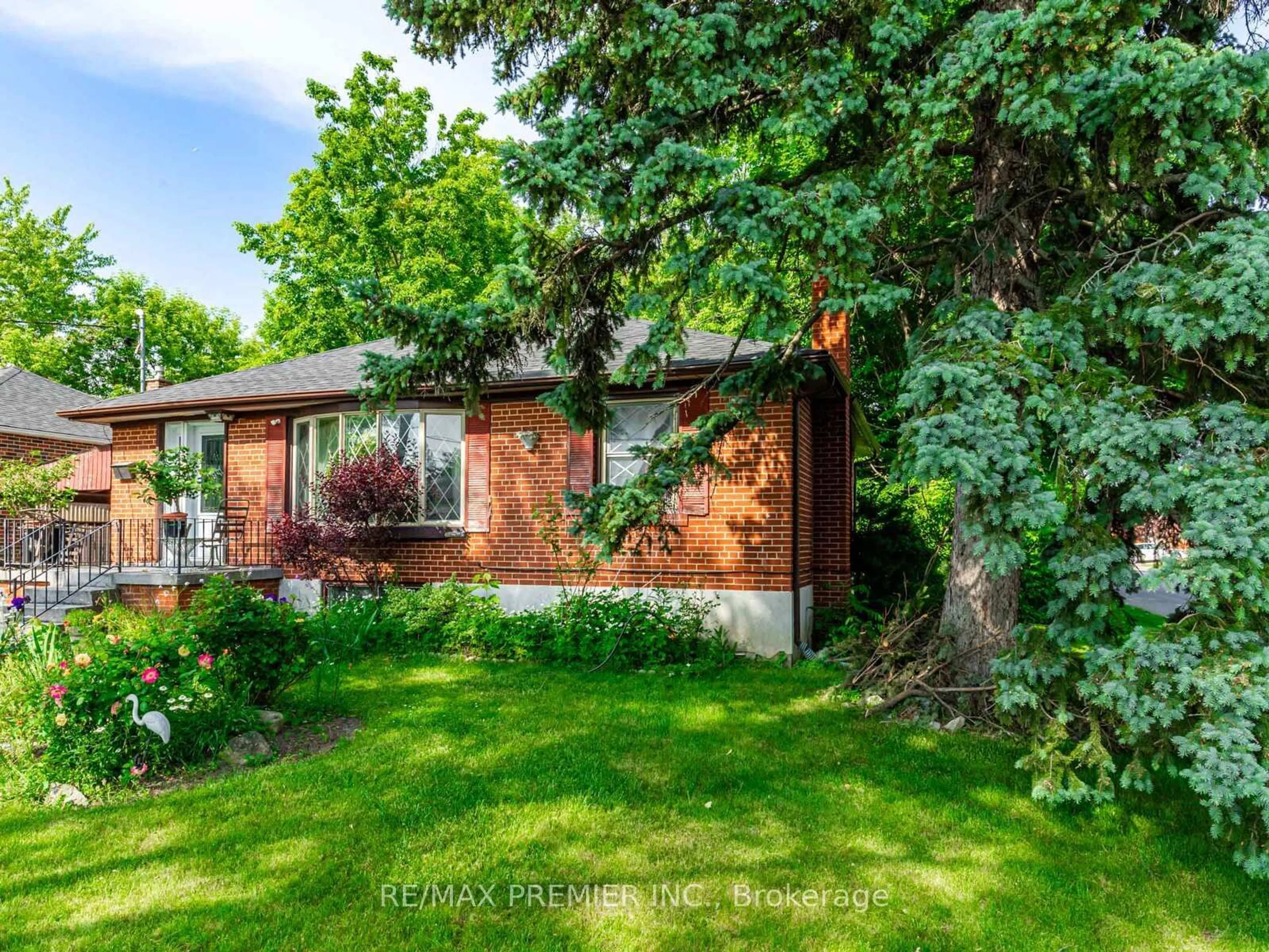 A pic from outside/outdoor area/front of a property/back of a property/a pic from drone, street for 16 Goddard St, Toronto Ontario M3H 5C6