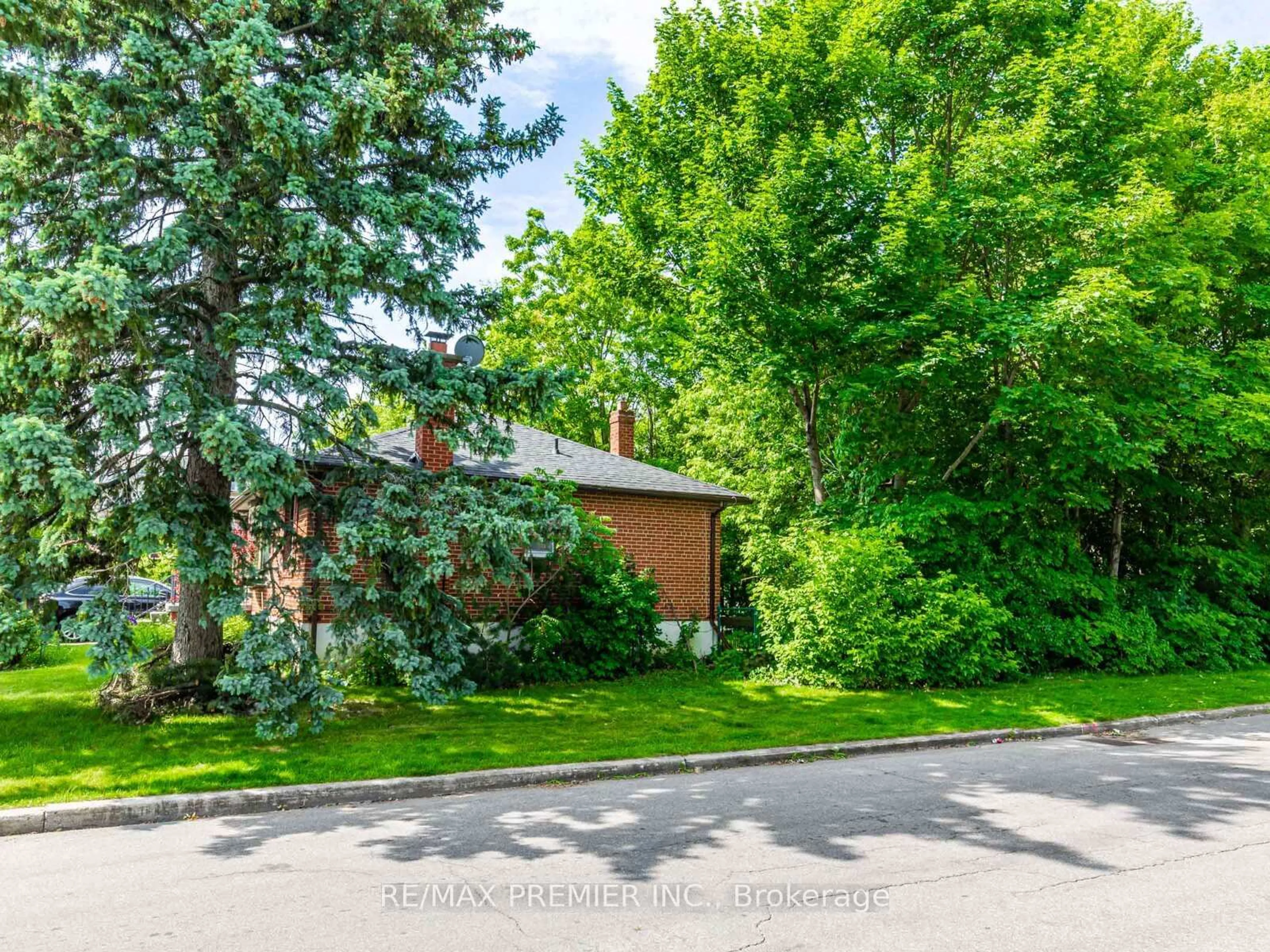 Unknown for 16 Goddard St, Toronto Ontario M3H 5C6