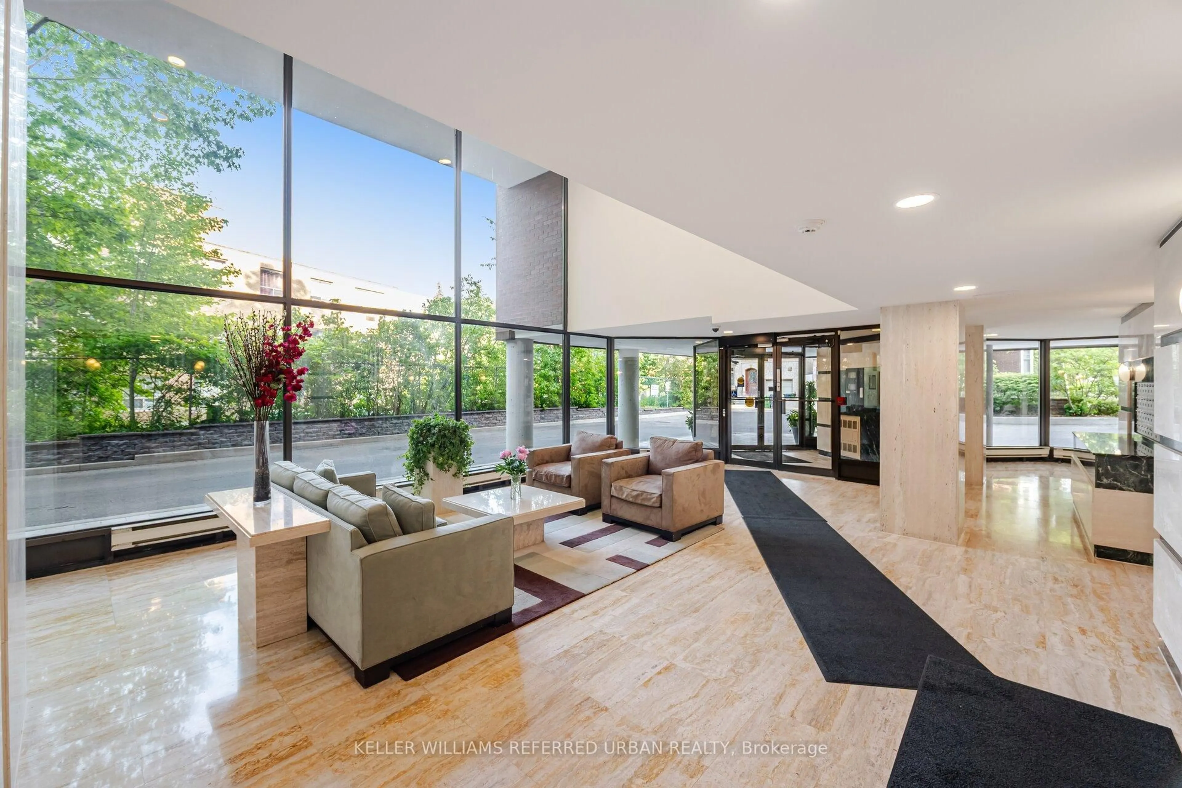 Indoor foyer for 30 Glen Elm Ave #109/209, Toronto Ontario M4T 1T7