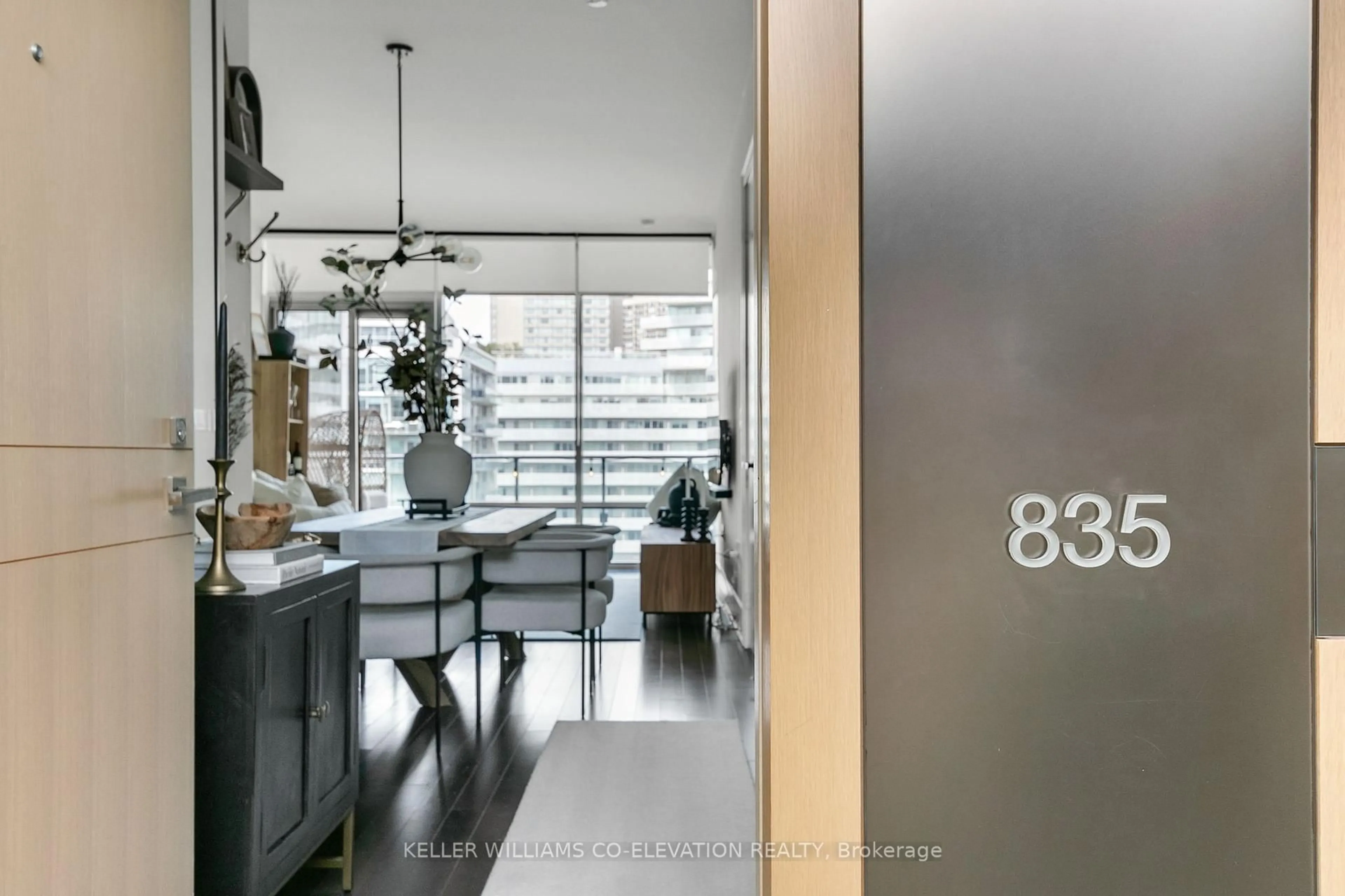 Indoor entryway for 39 Queens Quay #835, Toronto Ontario M5E 0A5