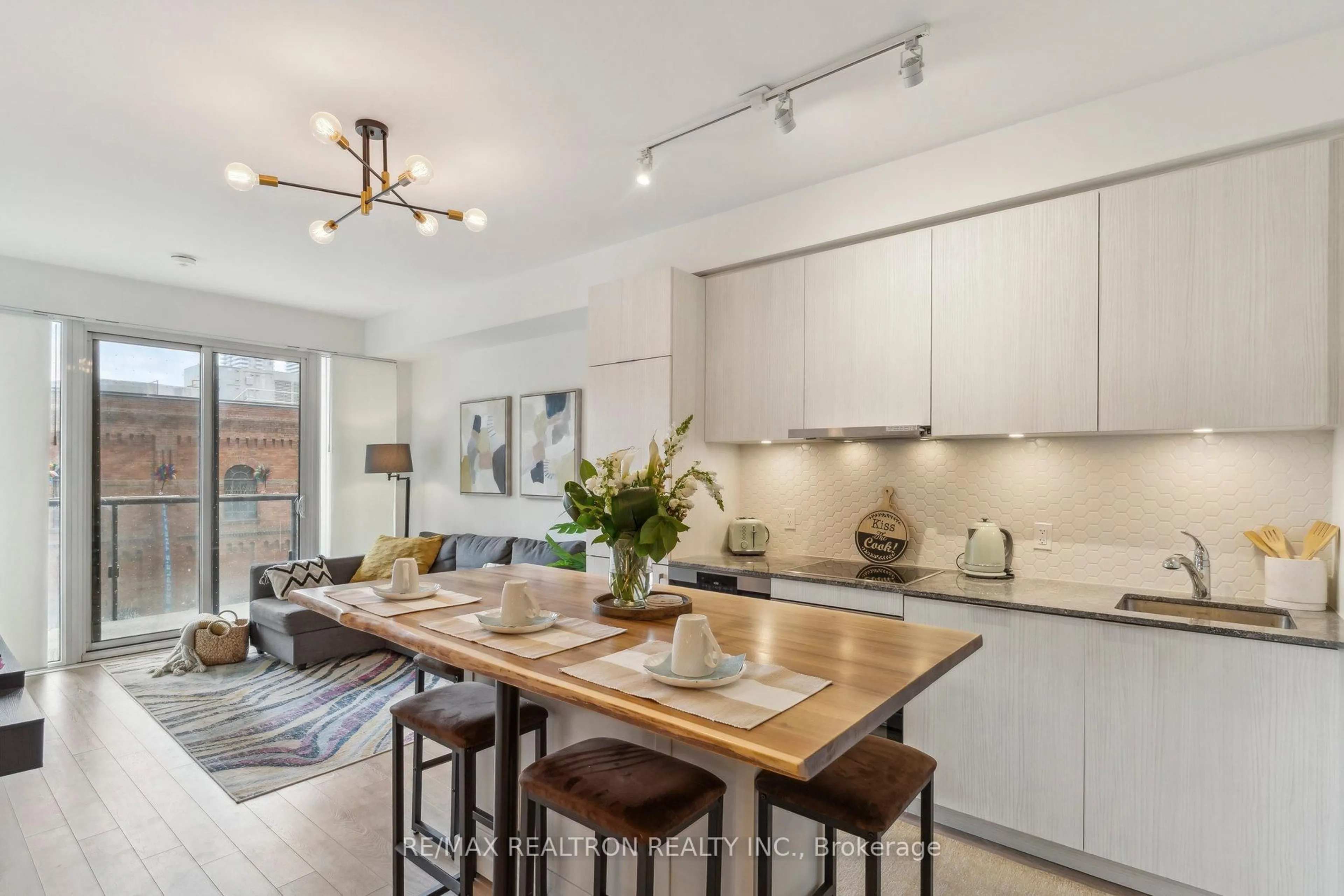 Open concept kitchen, ceramic/tile floor for 158 Front St #325, Toronto Ontario M5A 0K9