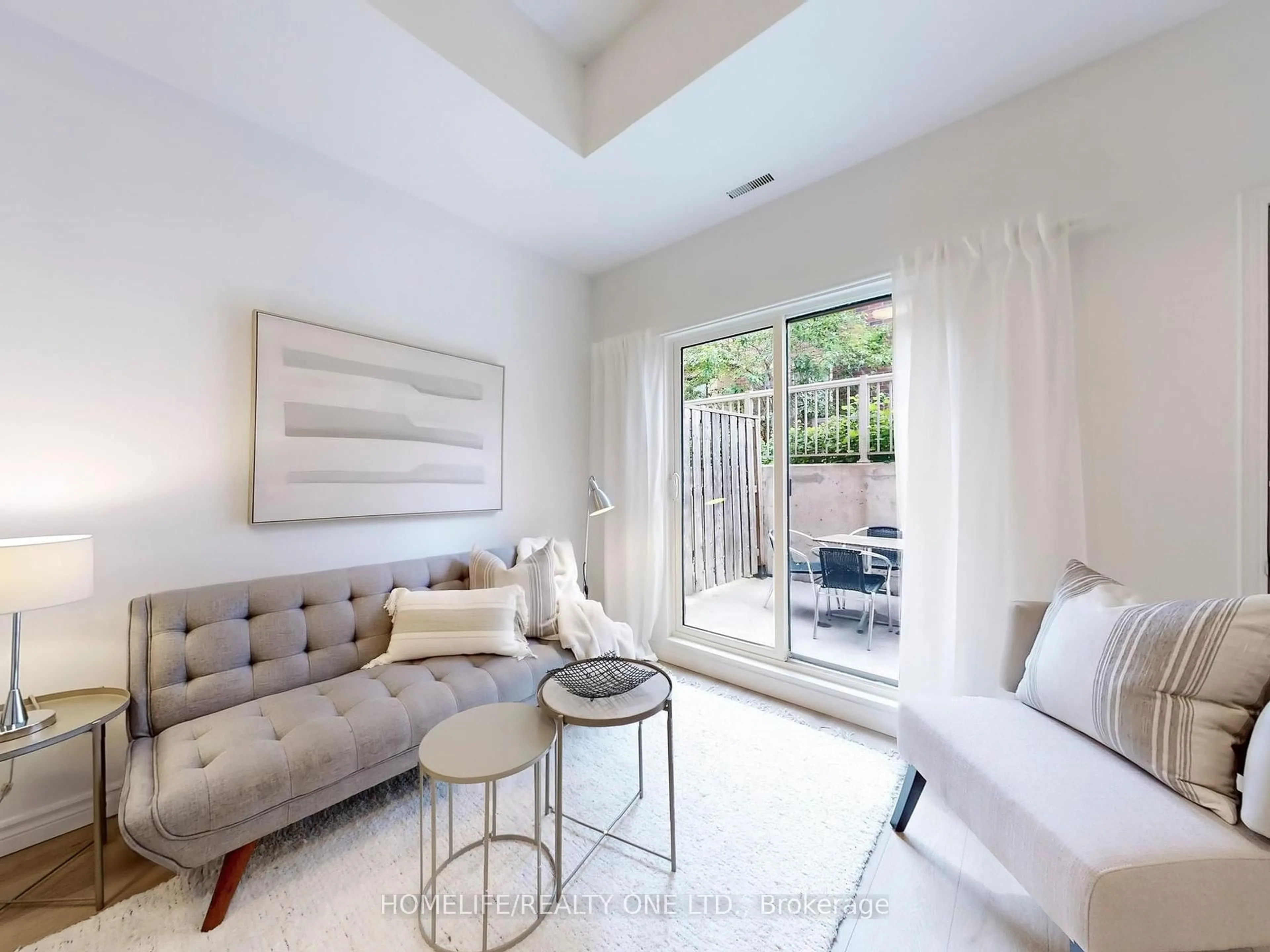 Living room with furniture, unknown for 21 Ruttan St #TH132, Toronto Ontario M6P 0A1