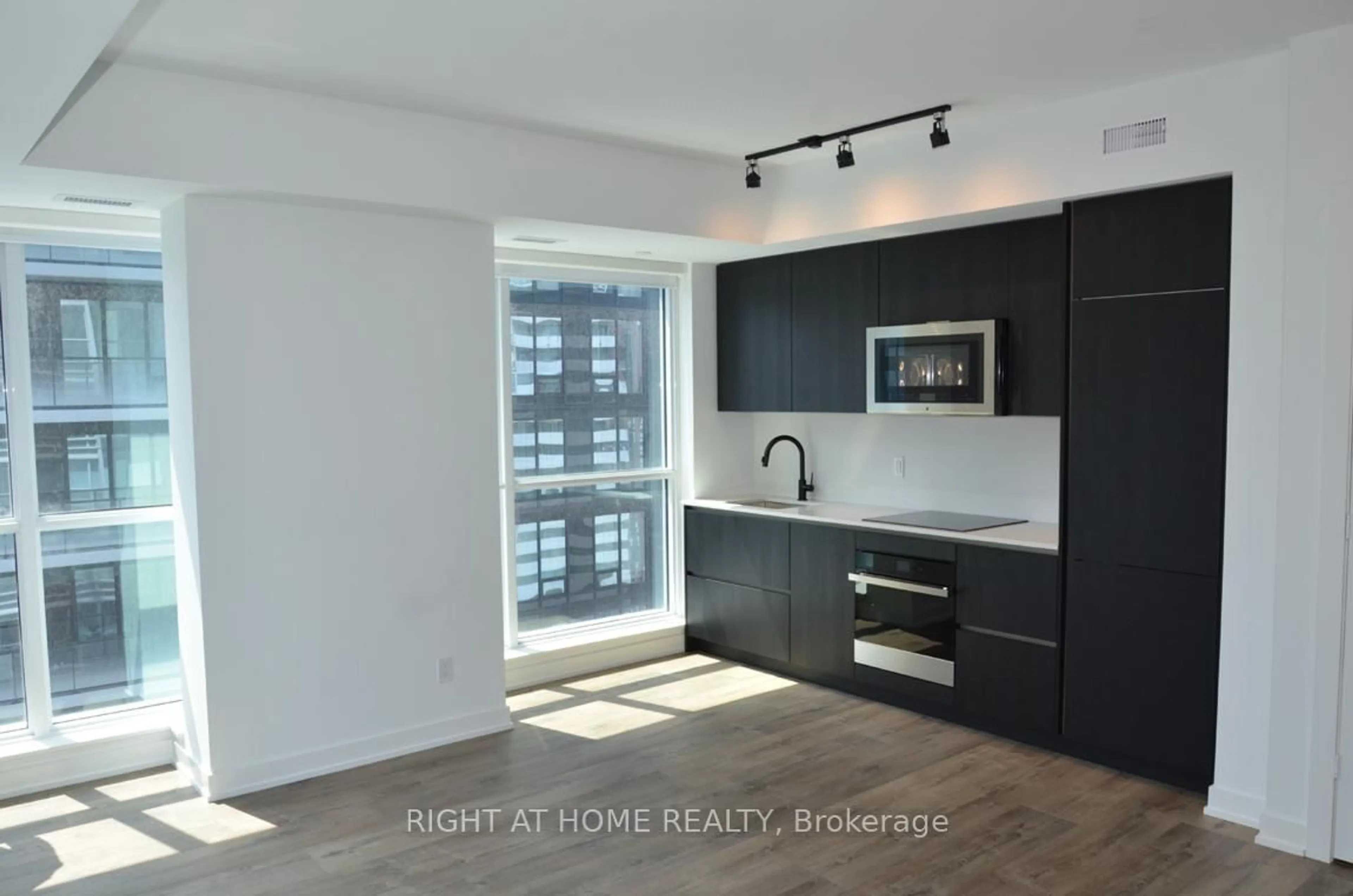 Unknown for 327 King St #4303, Toronto Ontario M5V 0W7
