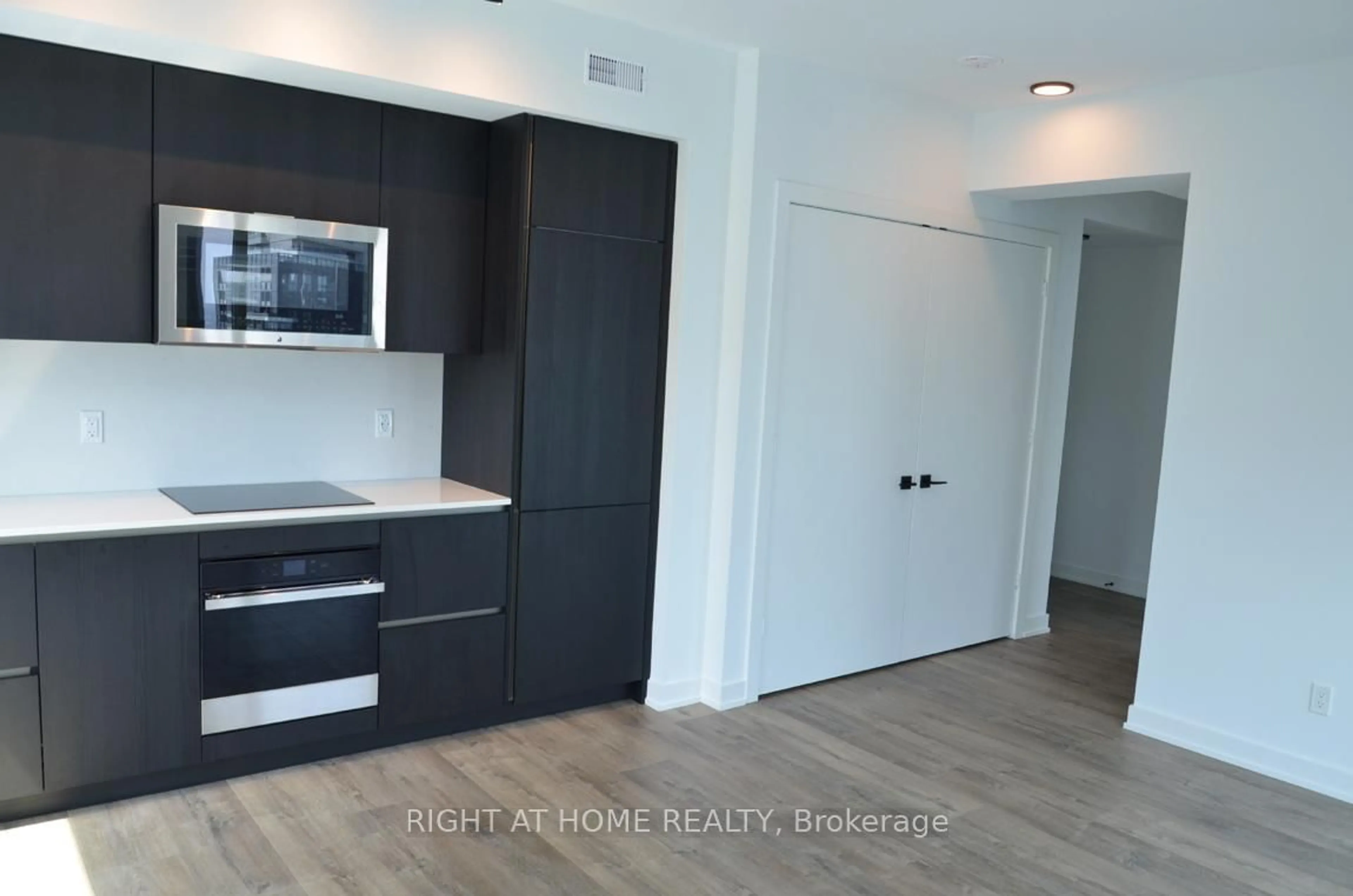 A pic of a room for 327 King St #4303, Toronto Ontario M5V 0W7