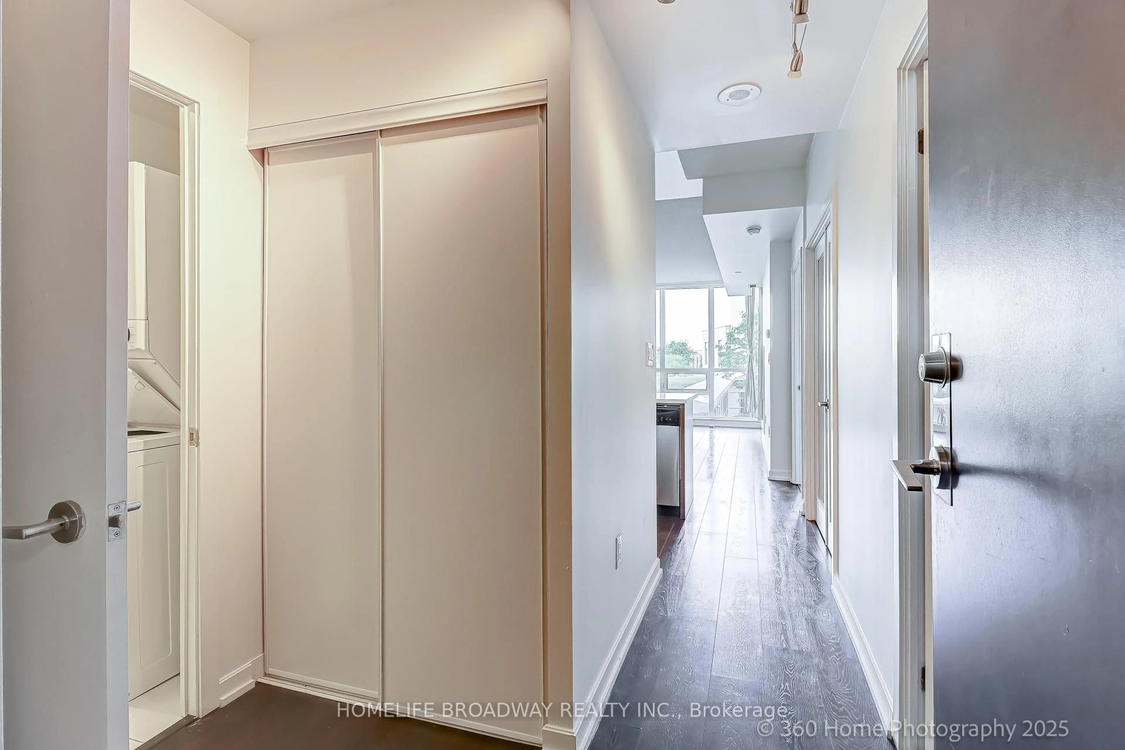 Indoor entryway for 62 Forest Manor Rd #216, Toronto Ontario M2J 0B6