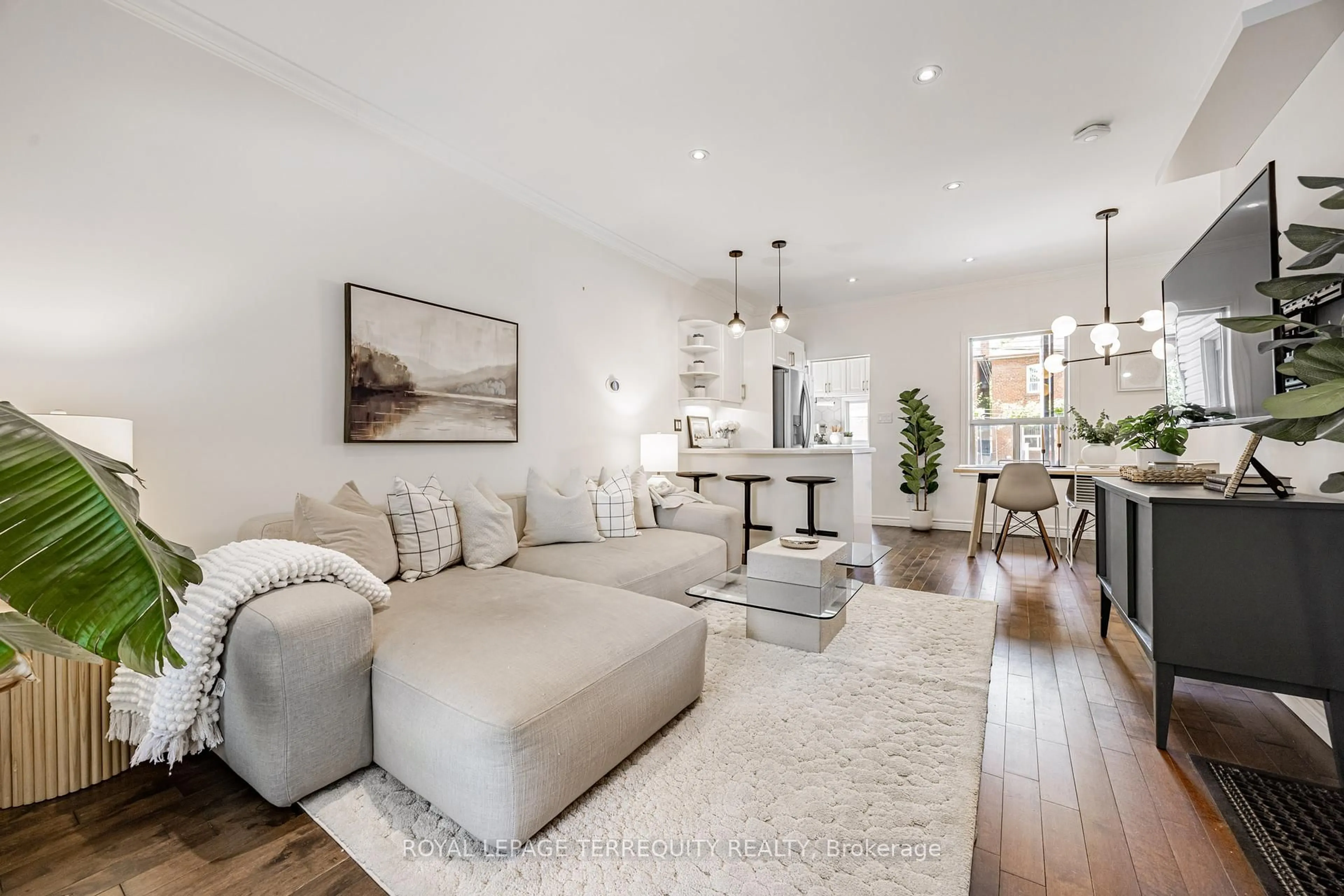 Living room with furniture, unknown for 34 O'Leary Ave, Toronto Ontario M6E 1L4