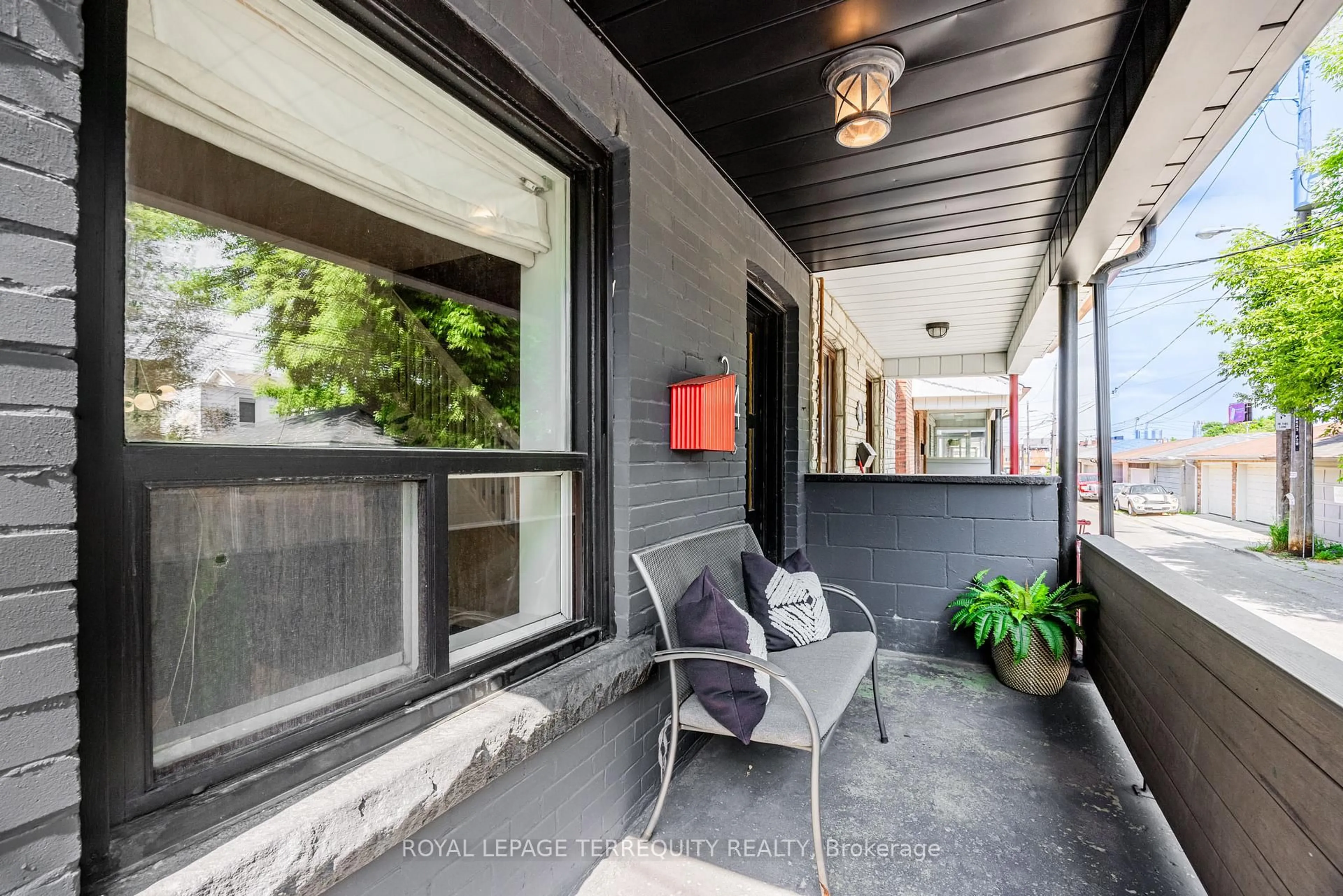 Patio, street for 34 O'Leary Ave, Toronto Ontario M6E 1L4
