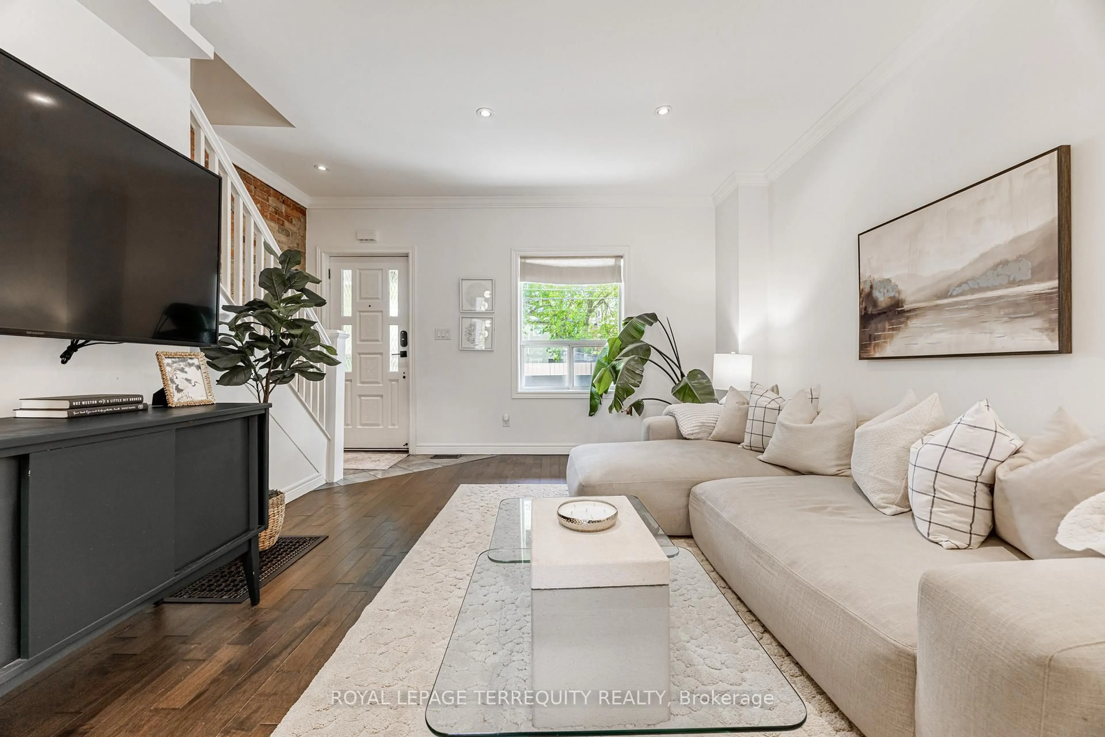 Living room with furniture, wood/laminate floor for 34 O'Leary Ave, Toronto Ontario M6E 1L4