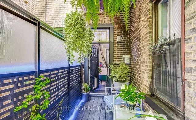 Primary image of 31 Rose Ave