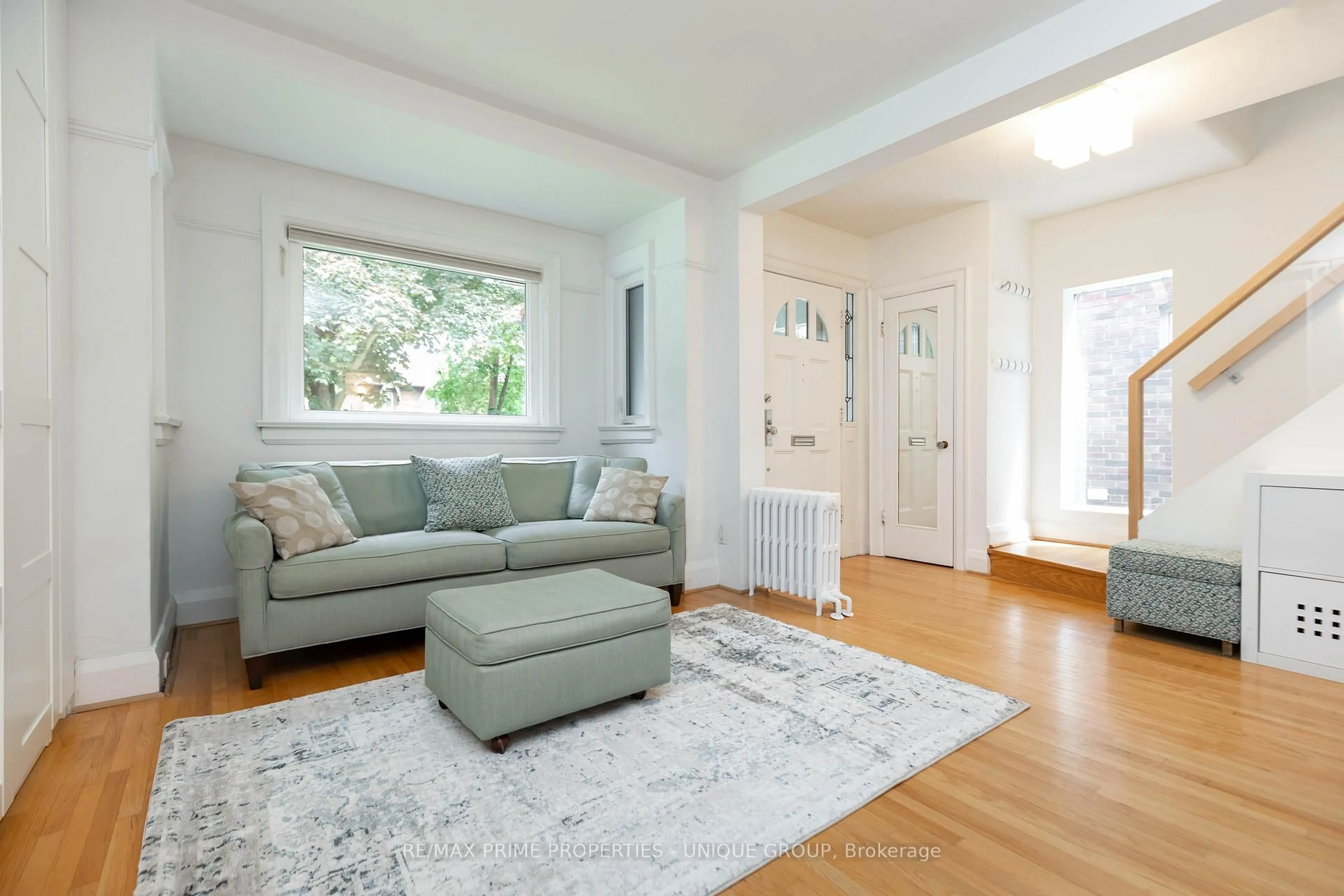 Living room with furniture, unknown for 437 St Clements Ave, Toronto Ontario M5N 1M2