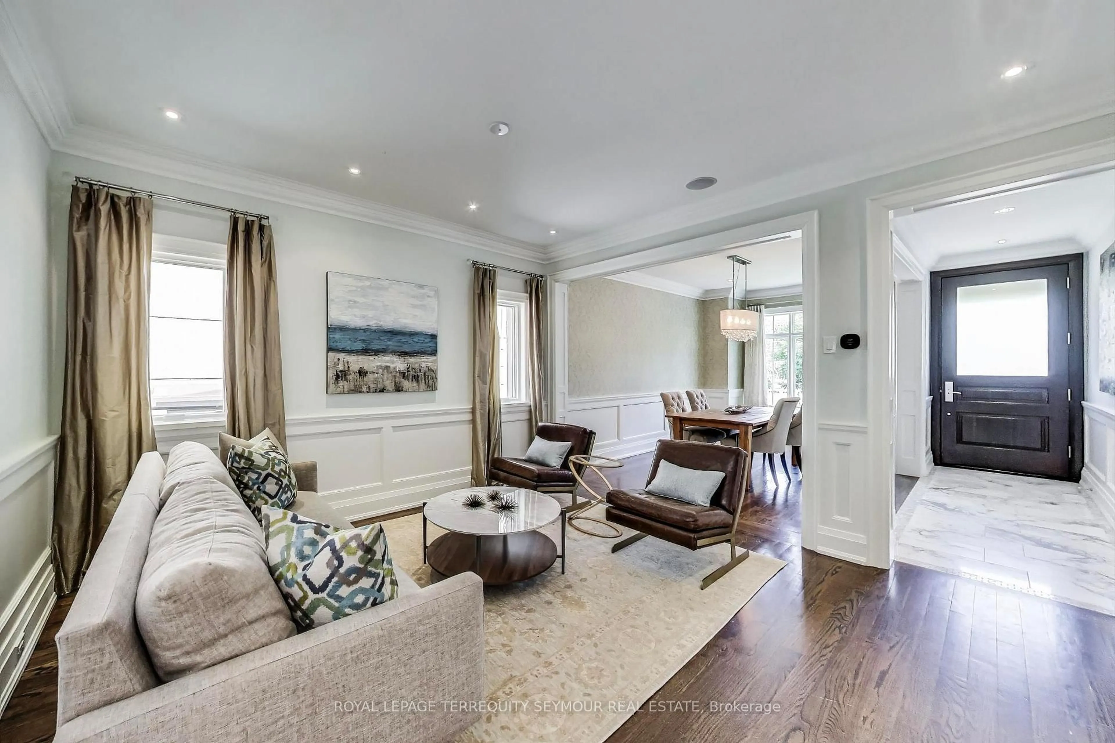 Living room with furniture, unknown for 474 Sutherland Dr, Toronto Ontario M4G 1K8
