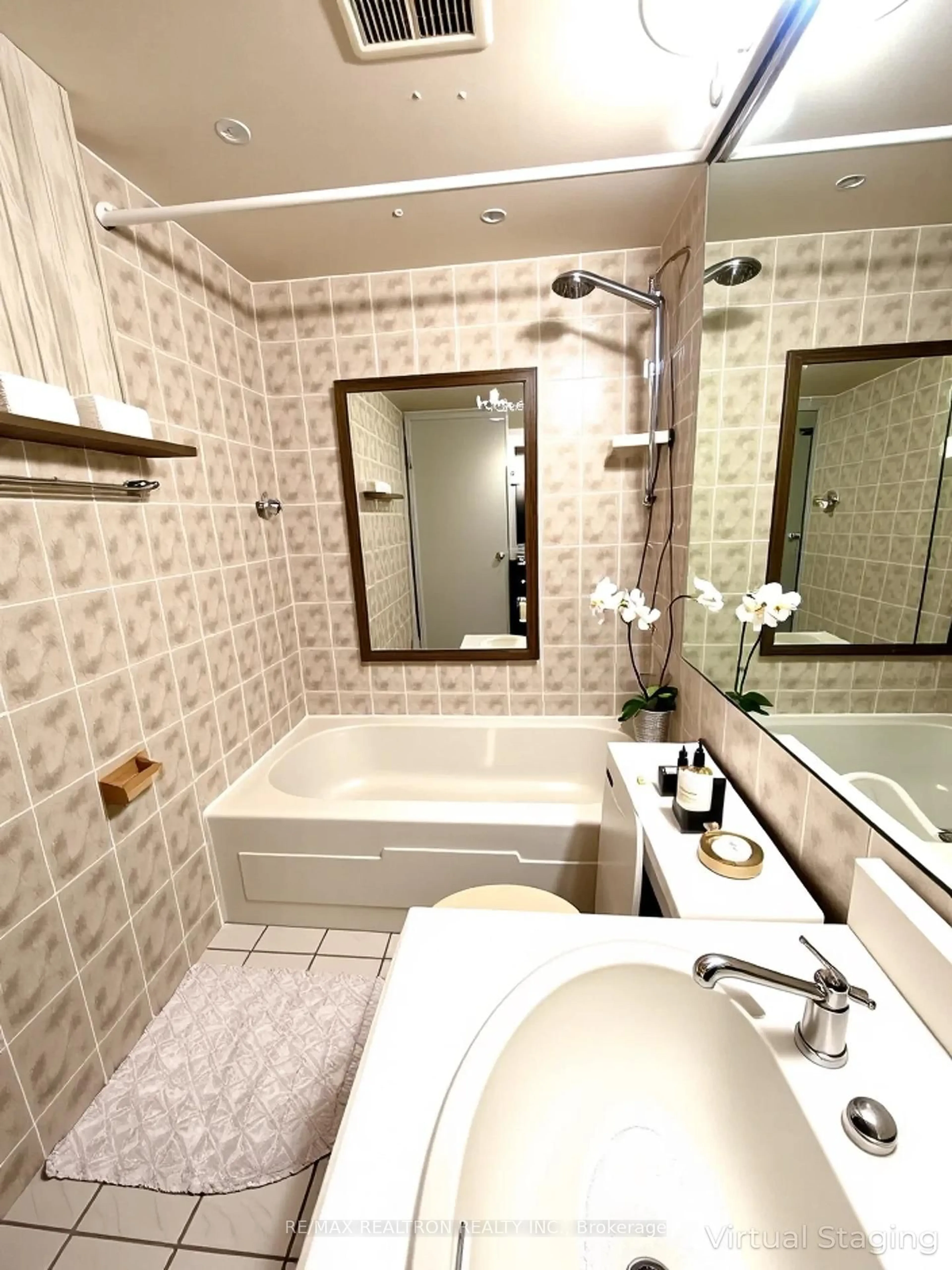 Contemporary bathroom, ceramic/tile floor for 1201 Steeles Ave #102, Toronto Ontario M2R 3K1