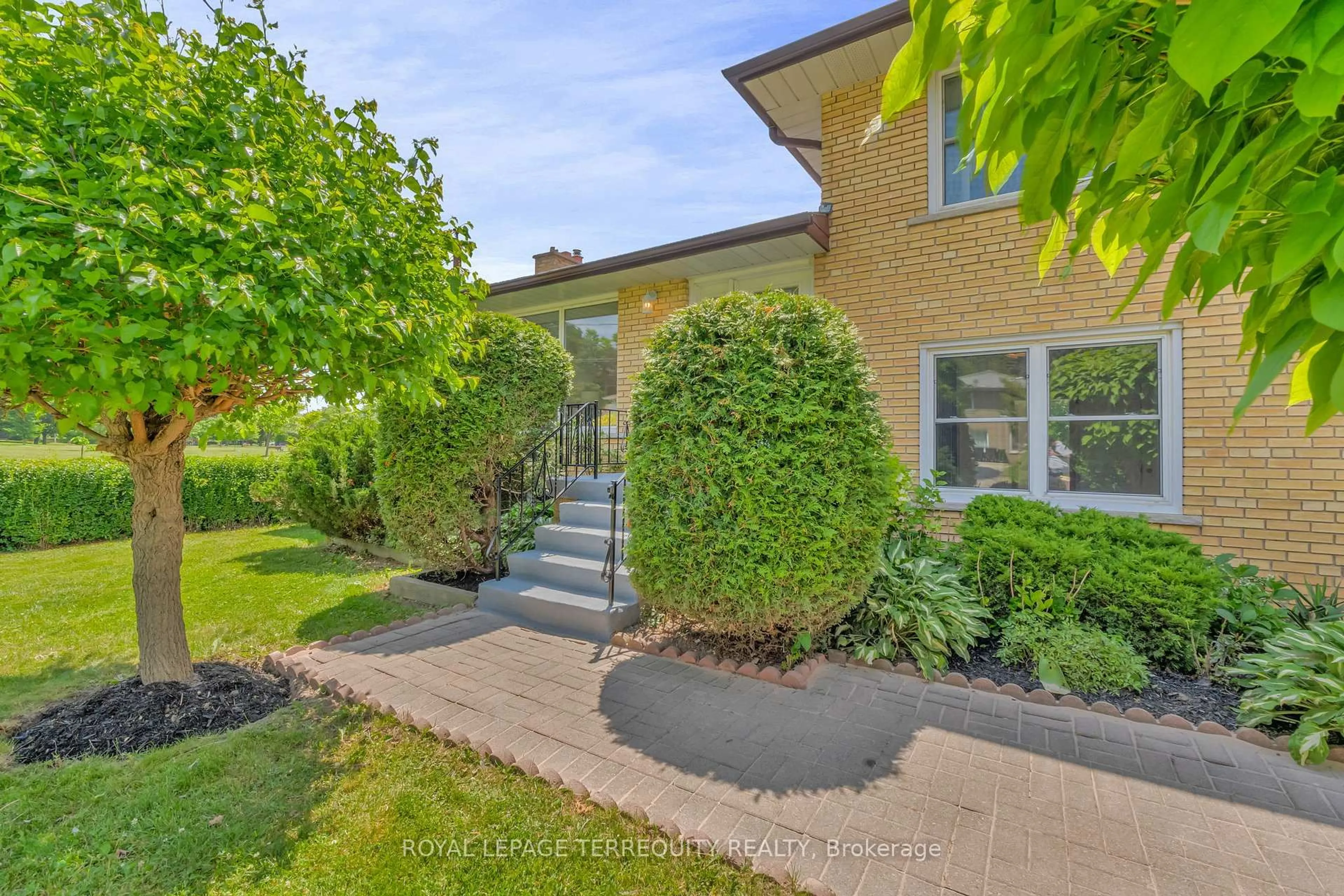 Unknown for 35 Lissom Cres, Toronto Ontario M2R 2P2