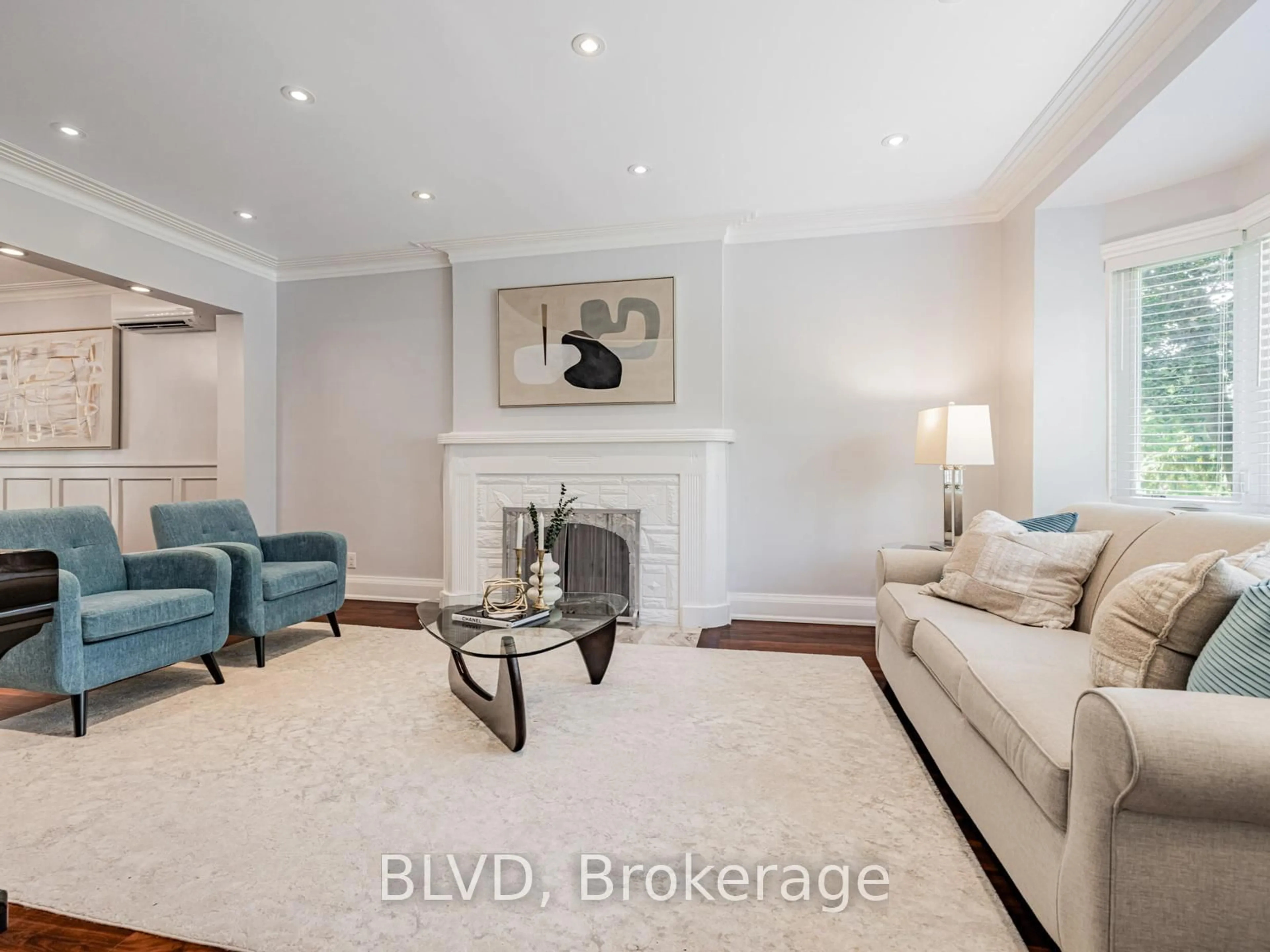 Living room with furniture, unknown for 35 Edgecombe Ave, Toronto Ontario M5N 2X1