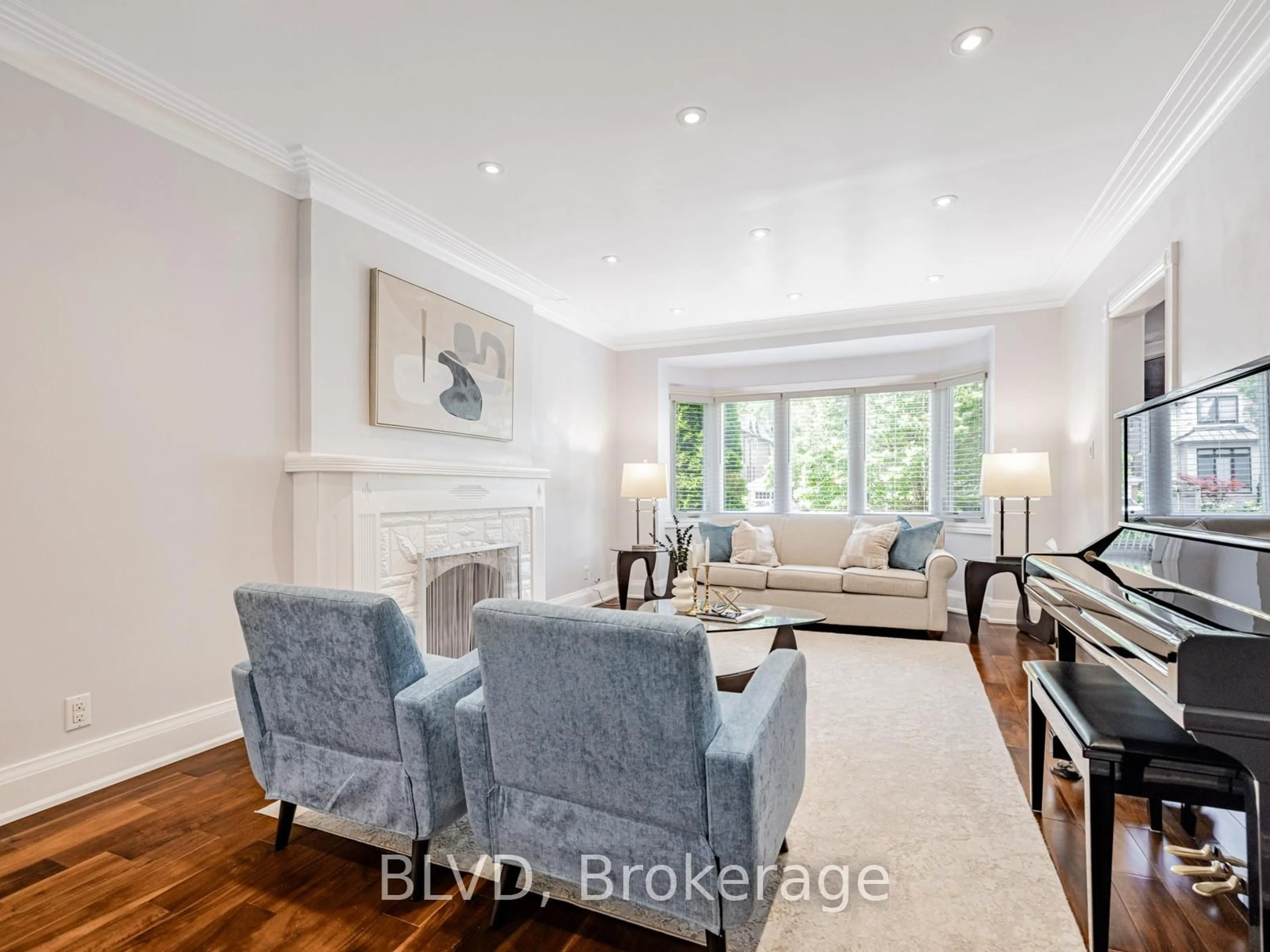 Living room with furniture, unknown for 35 Edgecombe Ave, Toronto Ontario M5N 2X1