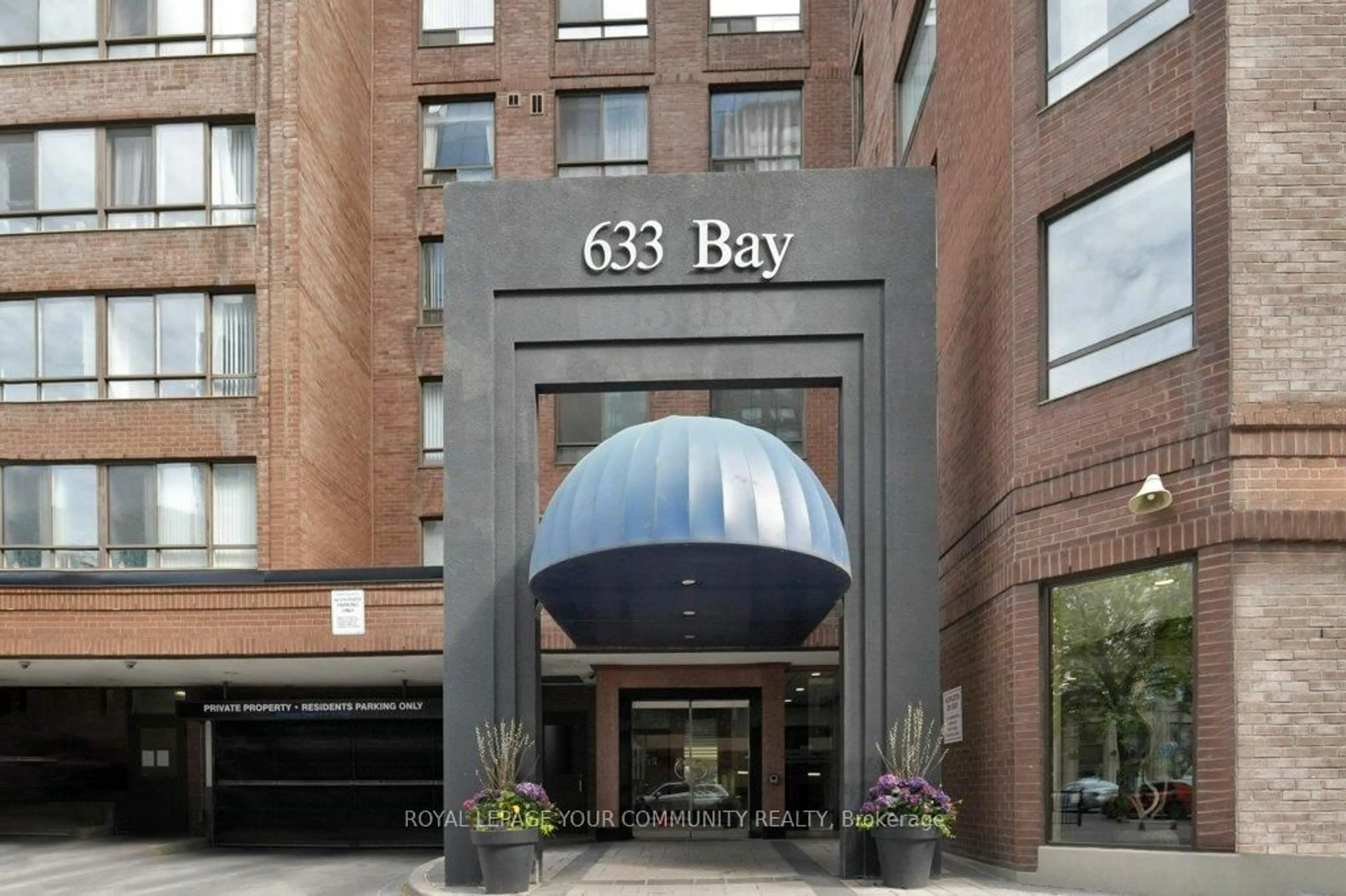 Lobby for 633 Bay St #2512, Toronto Ontario M5G 2G4