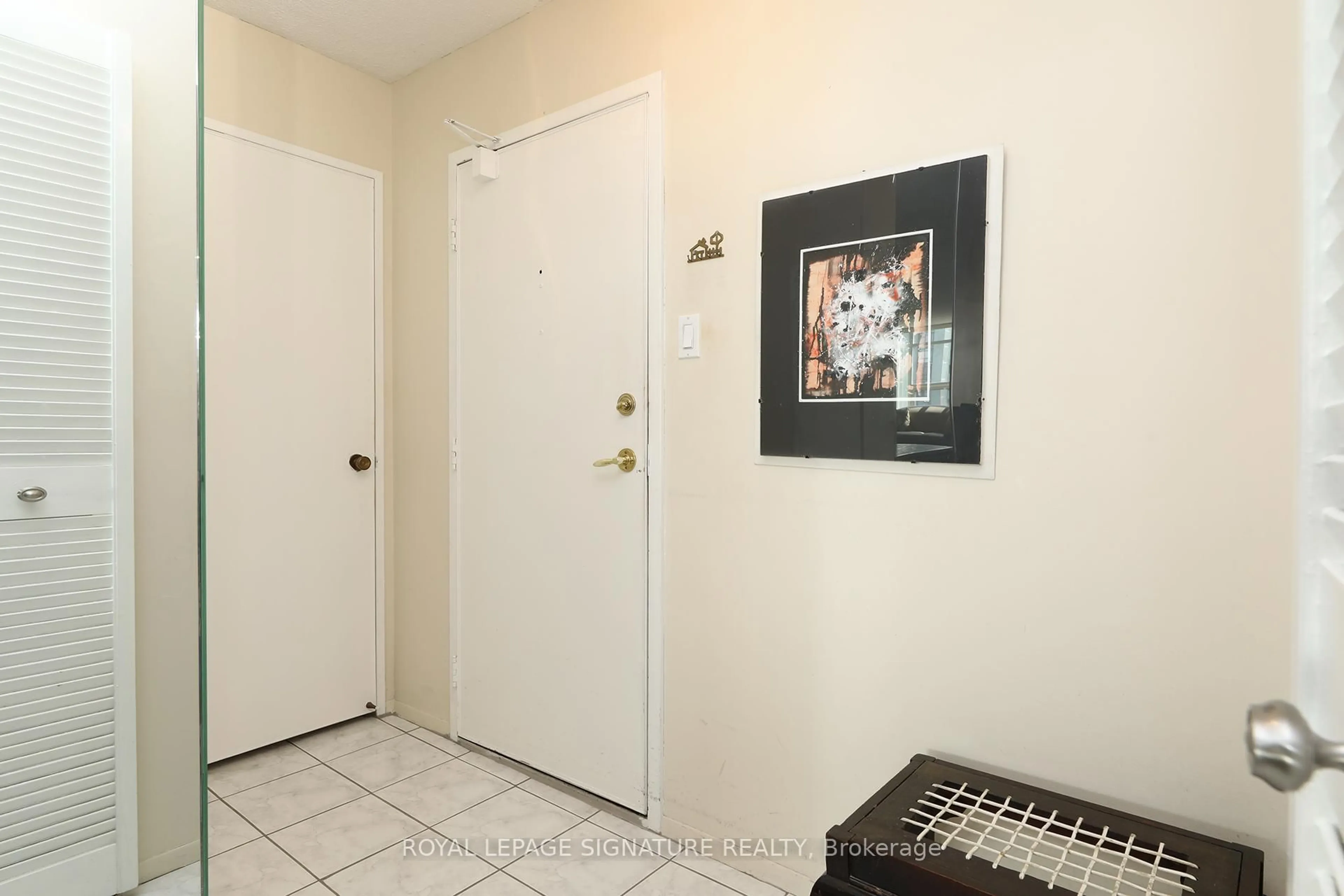 Indoor entryway for 3303 Don Mills Rd #1904, Toronto Ontario M2J 4T6