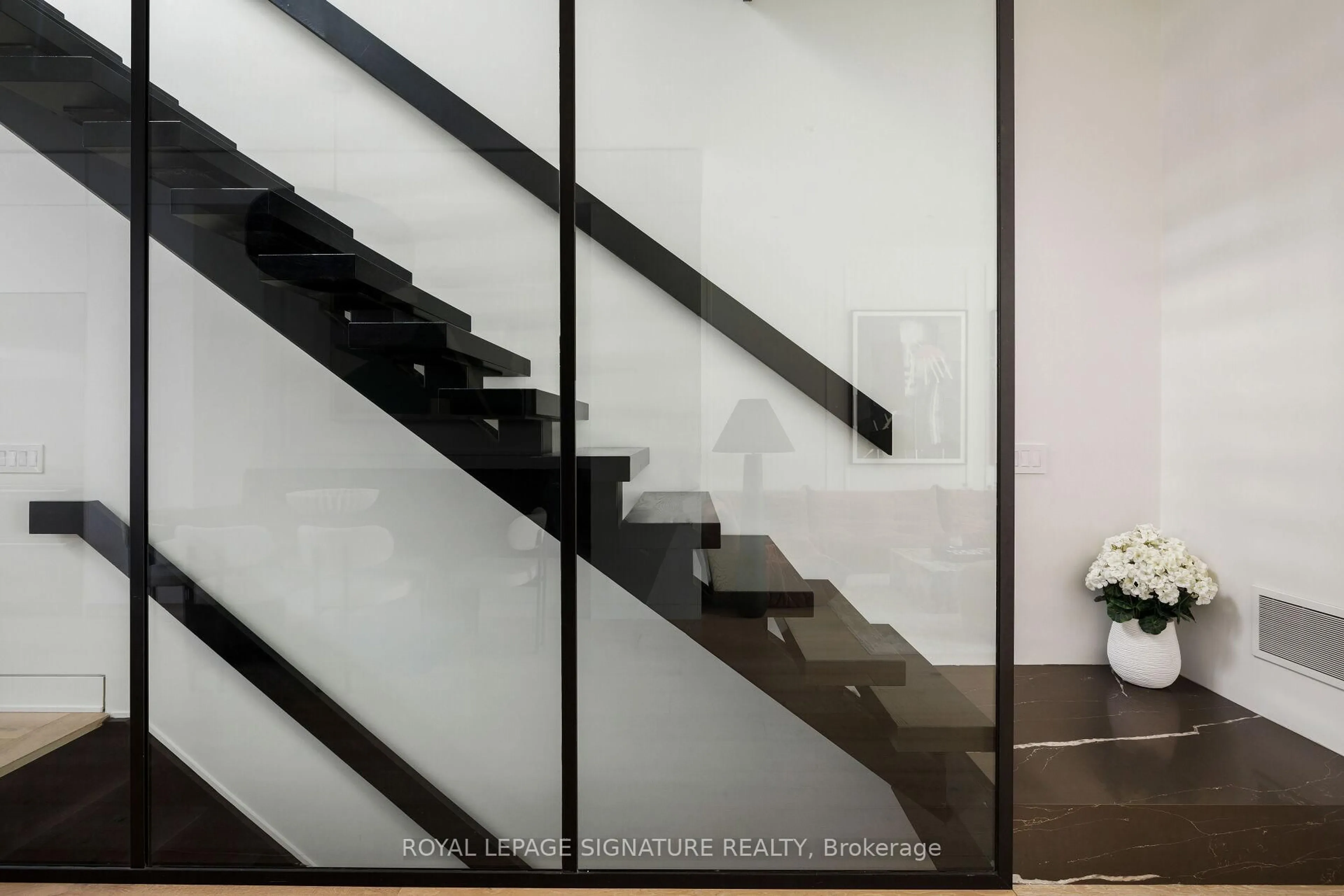 Stairs for 17 Lakeview Ave, Toronto Ontario M6J 3B2