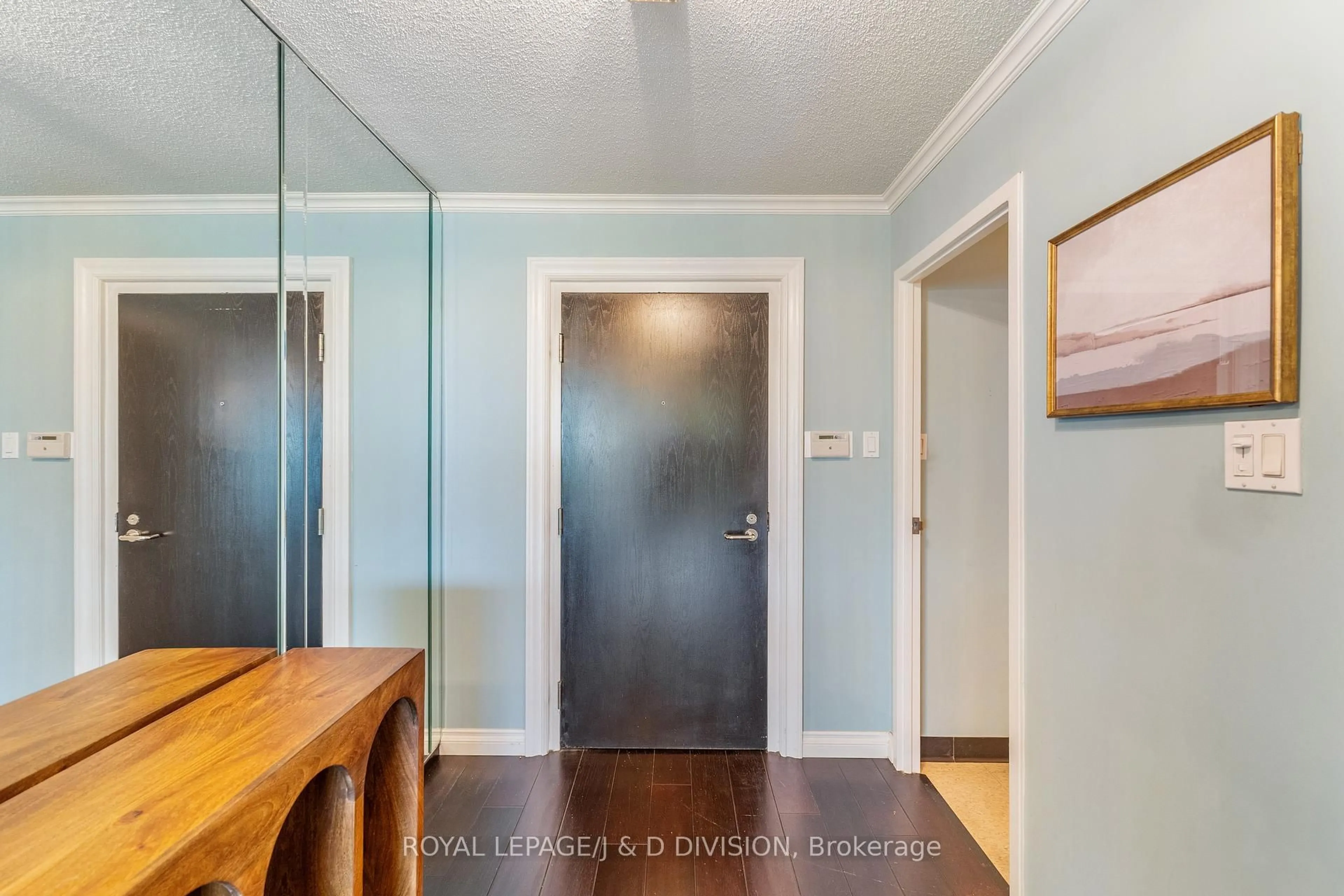 Indoor entryway for 401 Queens Quay #410, Toronto Ontario M5V 2Y2