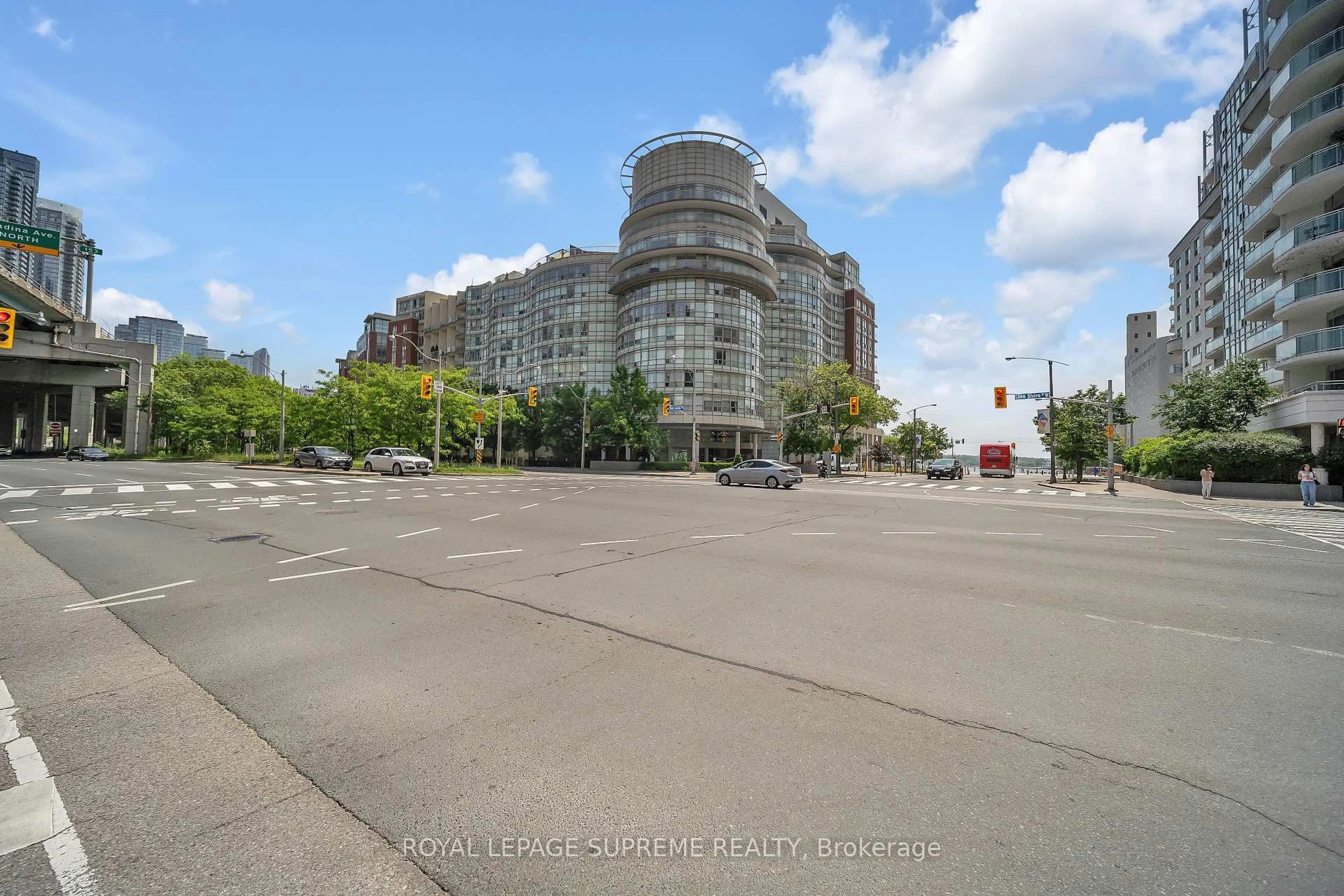 Unknown for 550 Queens Quay #416, Toronto Ontario M5V 3M8