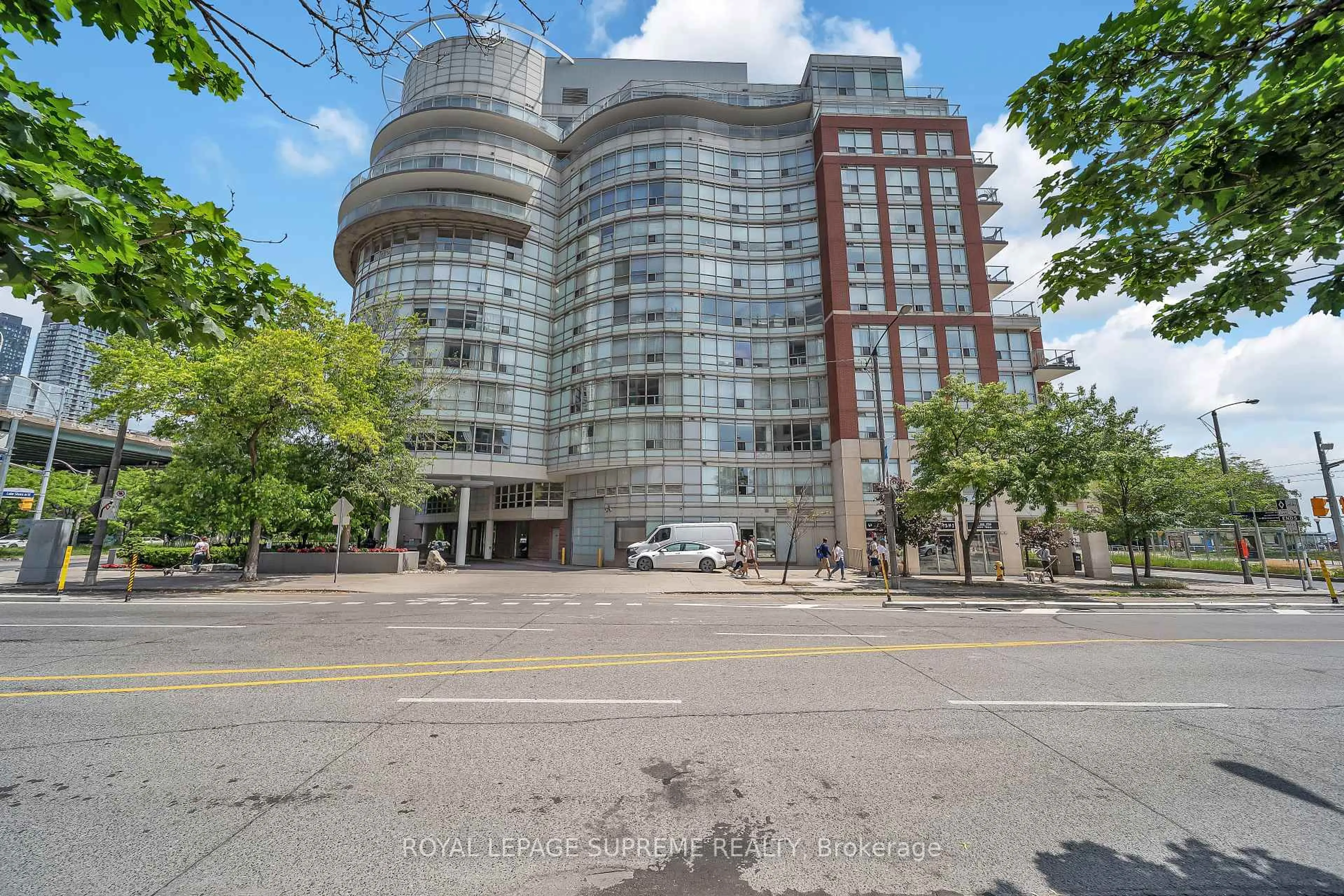 Unknown for 550 Queens Quay #416, Toronto Ontario M5V 3M8