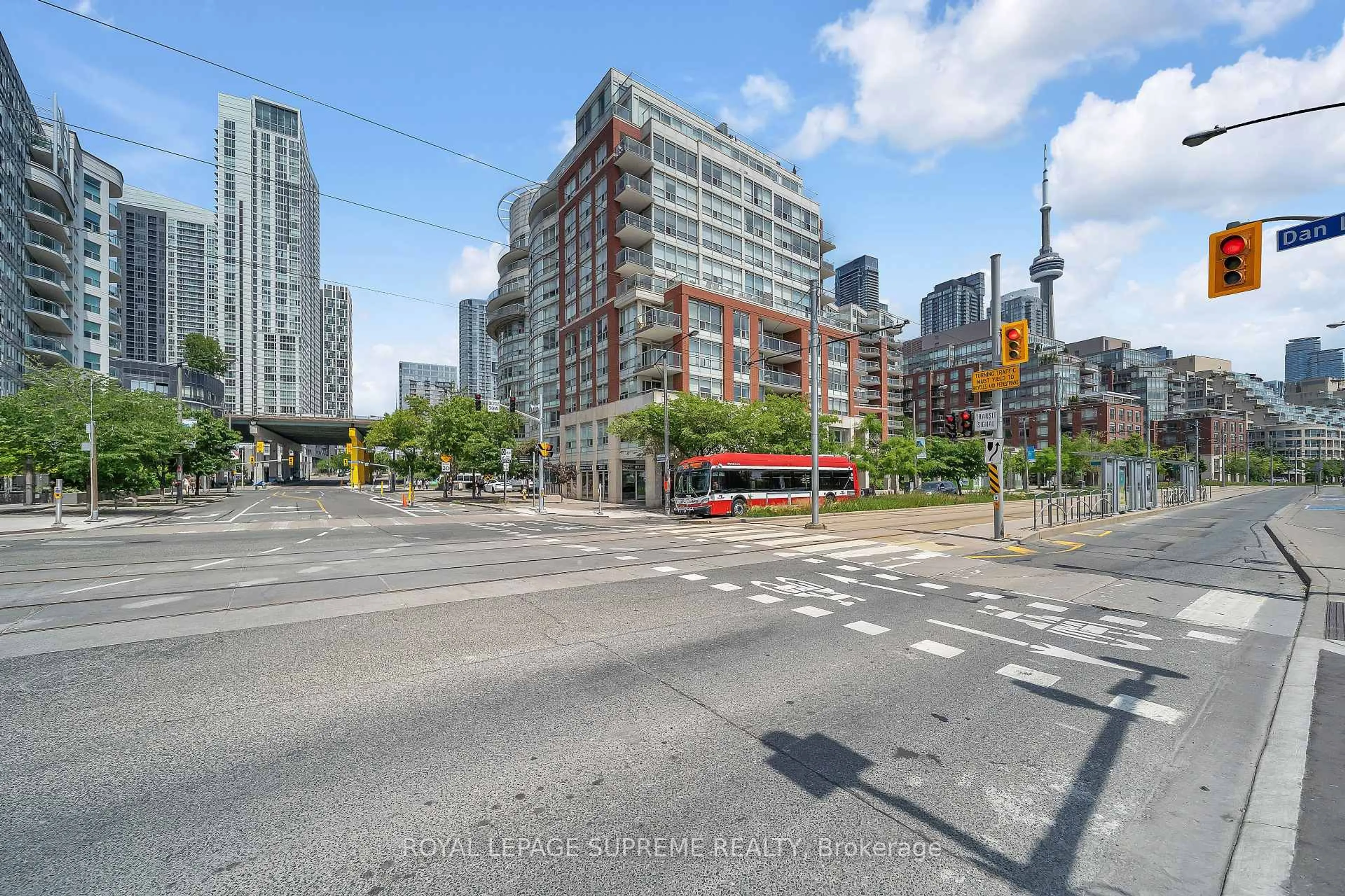 Unknown for 550 Queens Quay #416, Toronto Ontario M5V 3M8