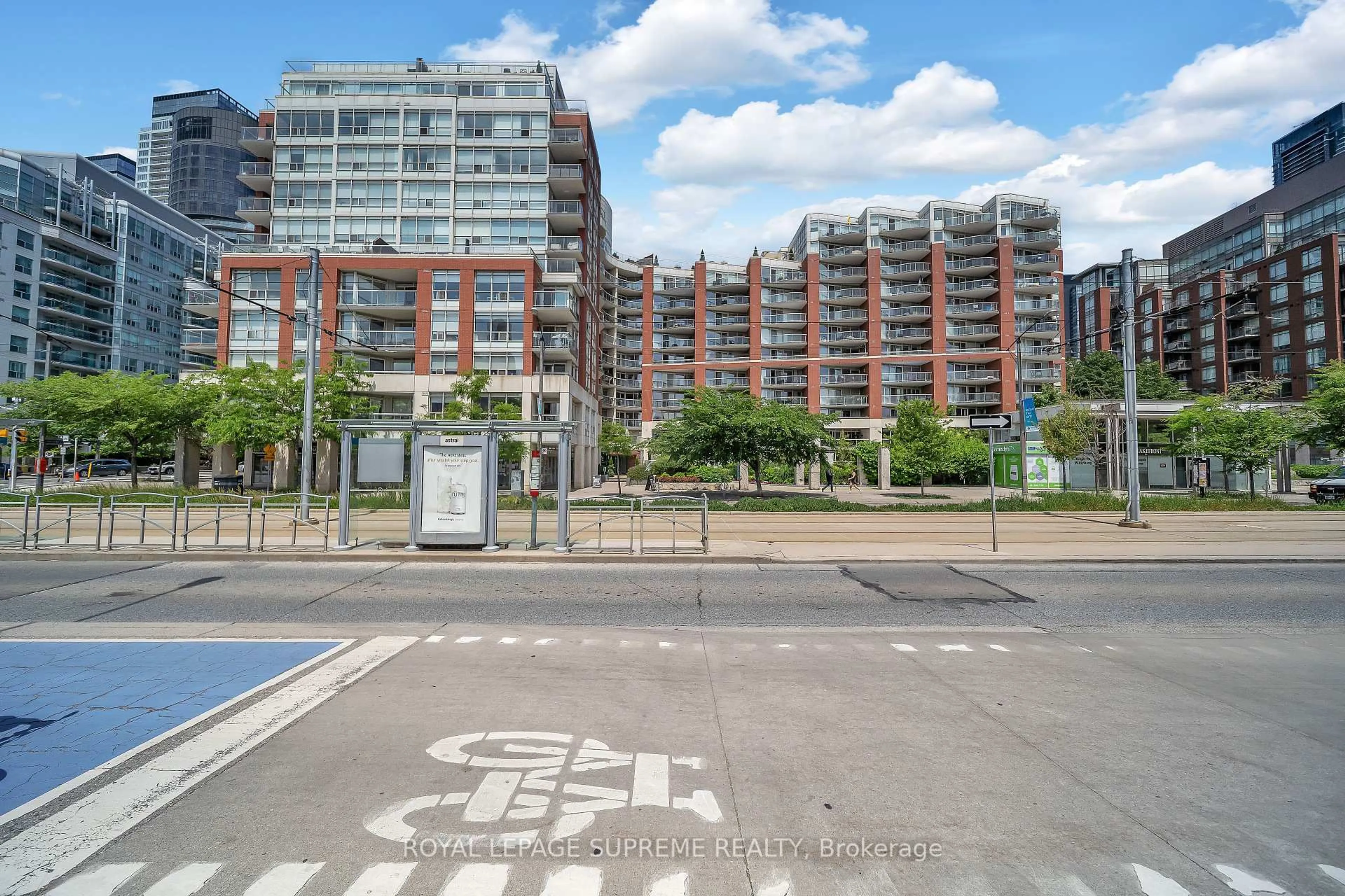 Unknown for 550 Queens Quay #416, Toronto Ontario M5V 3M8