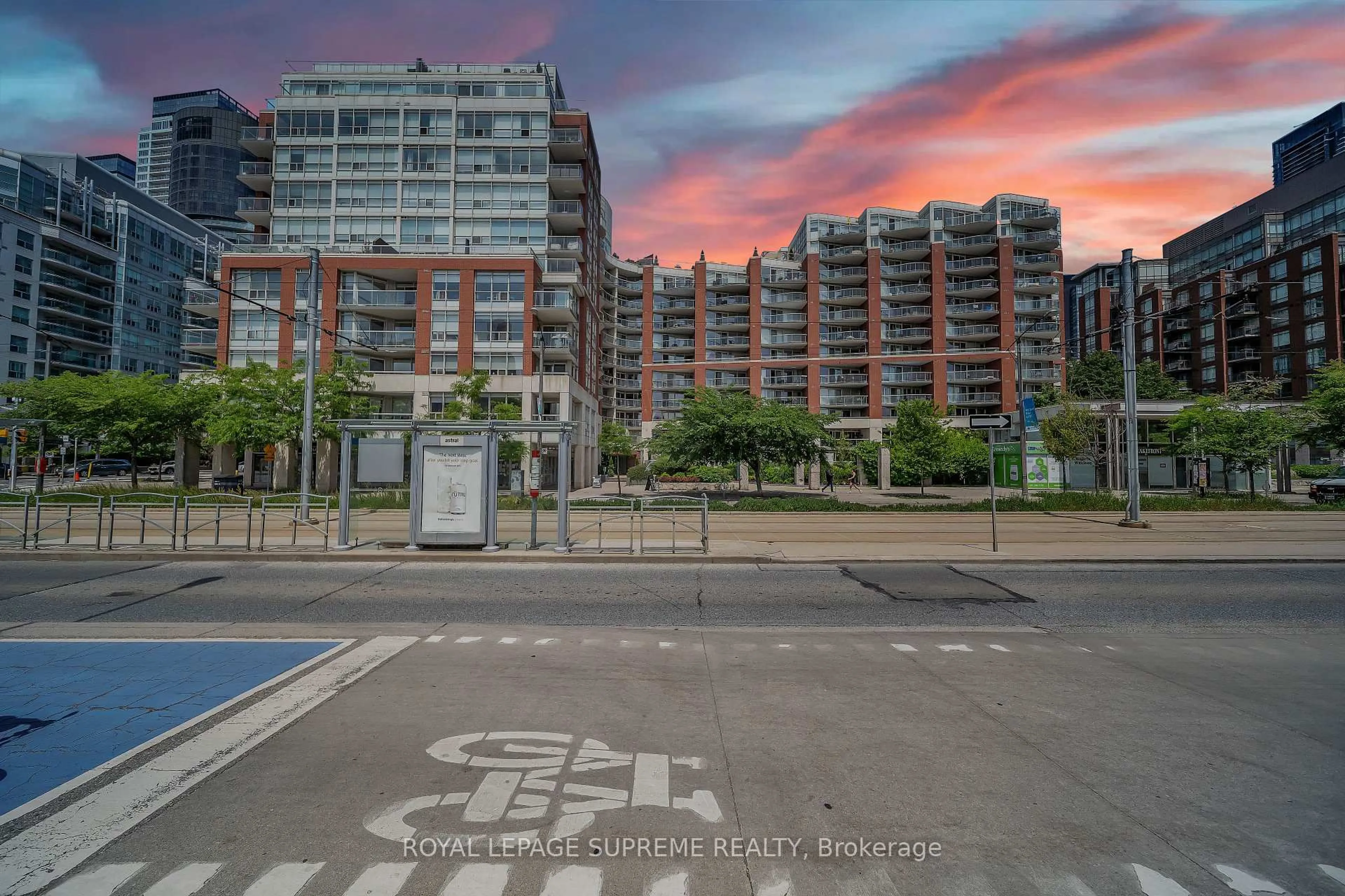 Unknown for 550 Queens Quay #416, Toronto Ontario M5V 3M8